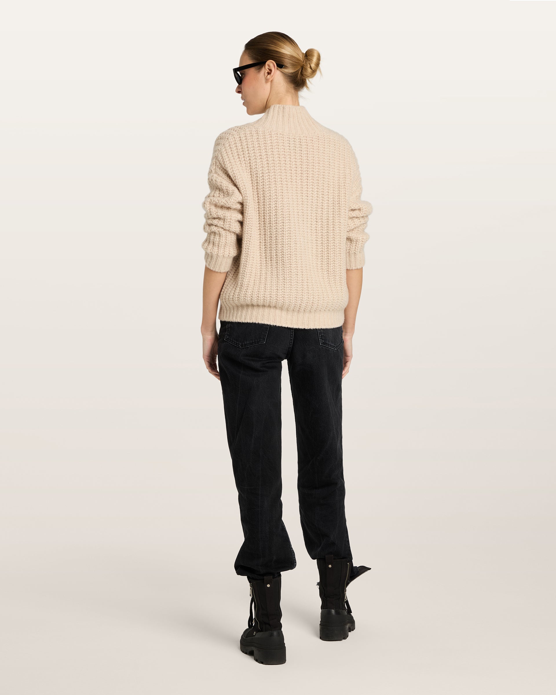 ANZU Pullover