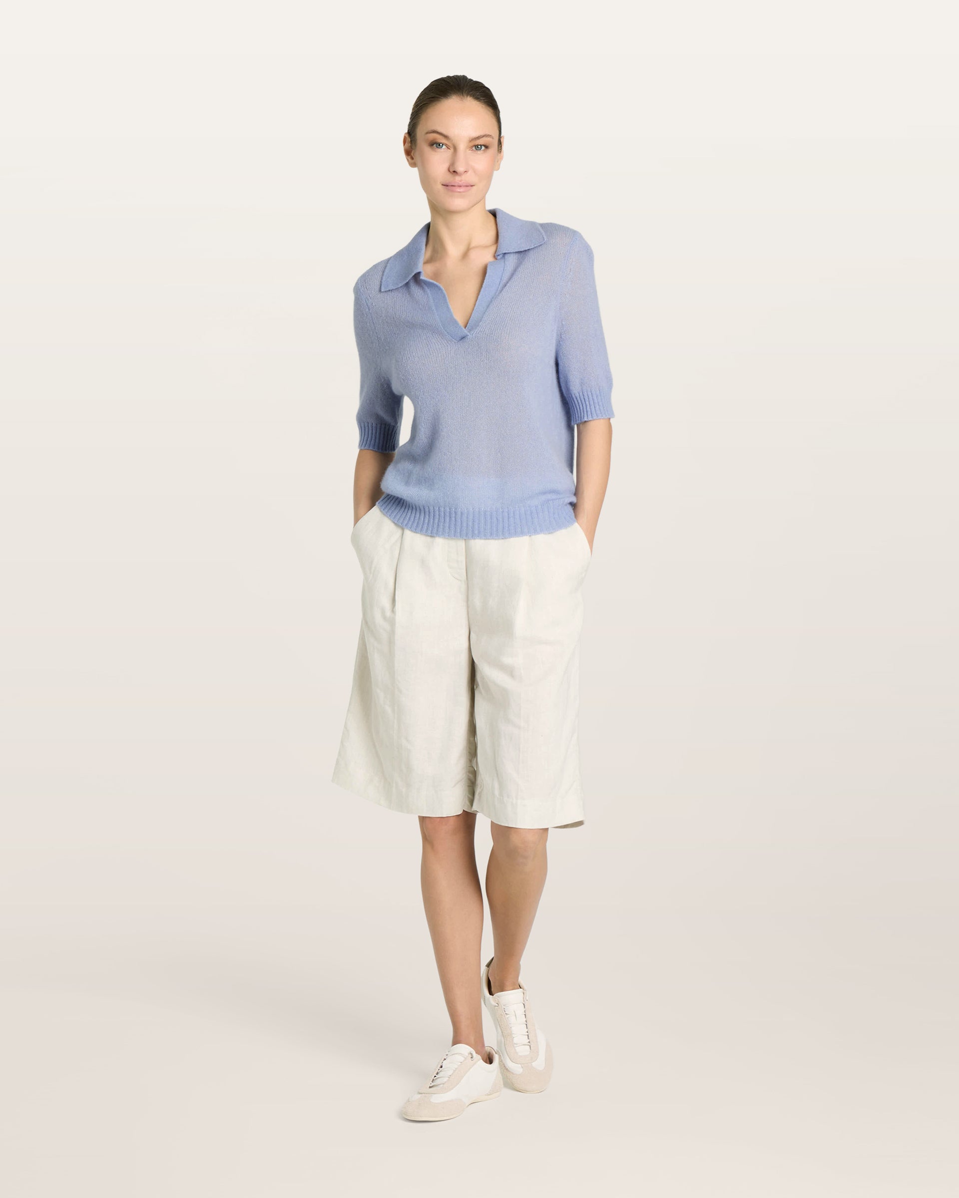 Damen Kurzarm-Pullover in sky blue (blau) aus Kaschmir-Seide – leichter luftiger Strick mit Polokragen, Halbarm und relaxter Passform