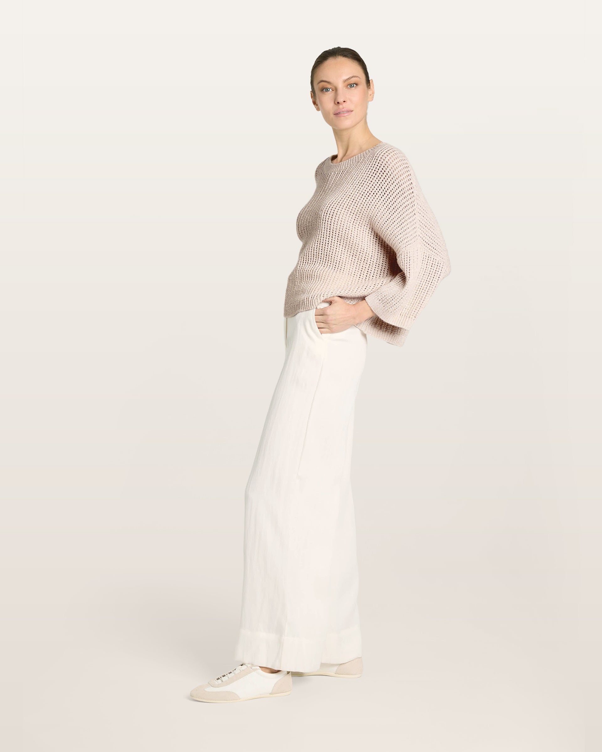 Damen Kurzarm-Pullover aus 63 % Leinen und 37 % Kaschmir in atlas (hellbeige) – mittelschwerer, oversized geschnittener Pullover mit transparentem Lochmuster, großem Rundhalsausschnitt mit Rippkragen, überschnittener Schulter, Halbarm sowie Rippbündchen an Ärmeln und Saum