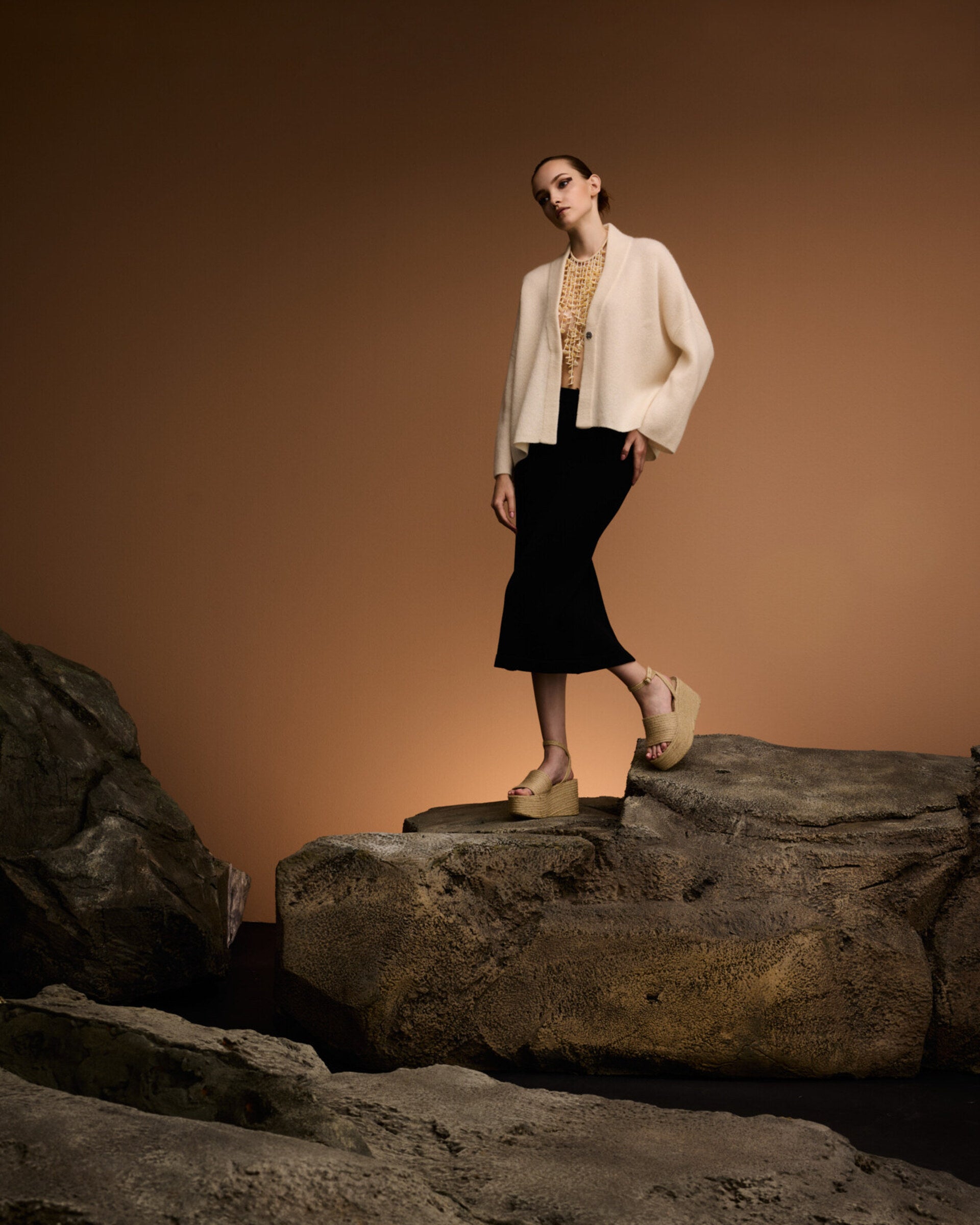 Damen Cardigan in Ivory (cremeweiß) aus Kaschmir-Seide – mittelschwerer Strick, oversized Passform, lange weite Ärmel und doppelte Leiste mit Druckknopf