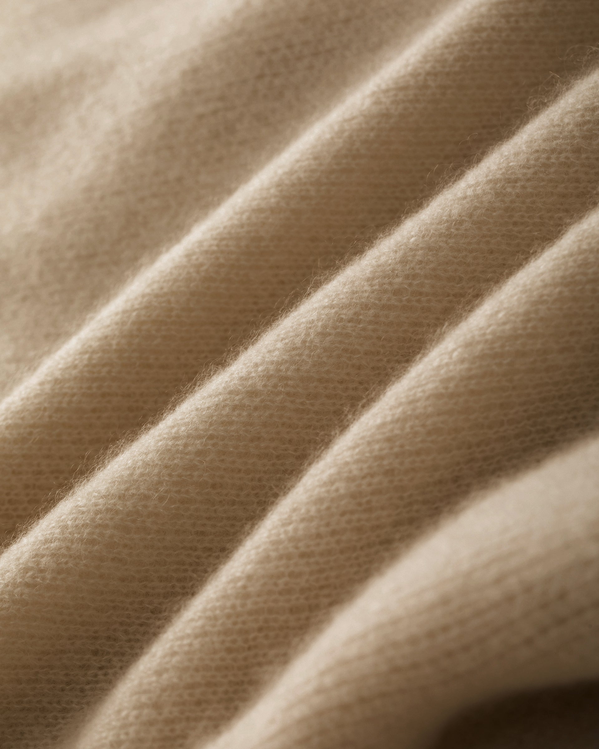 Damen Cardigan in Mokka (beige) aus Kaschmir-Seide – mittelschwerer Strick, oversized Passform, lange weite Ärmel und doppelte Leiste mit Druckknopf