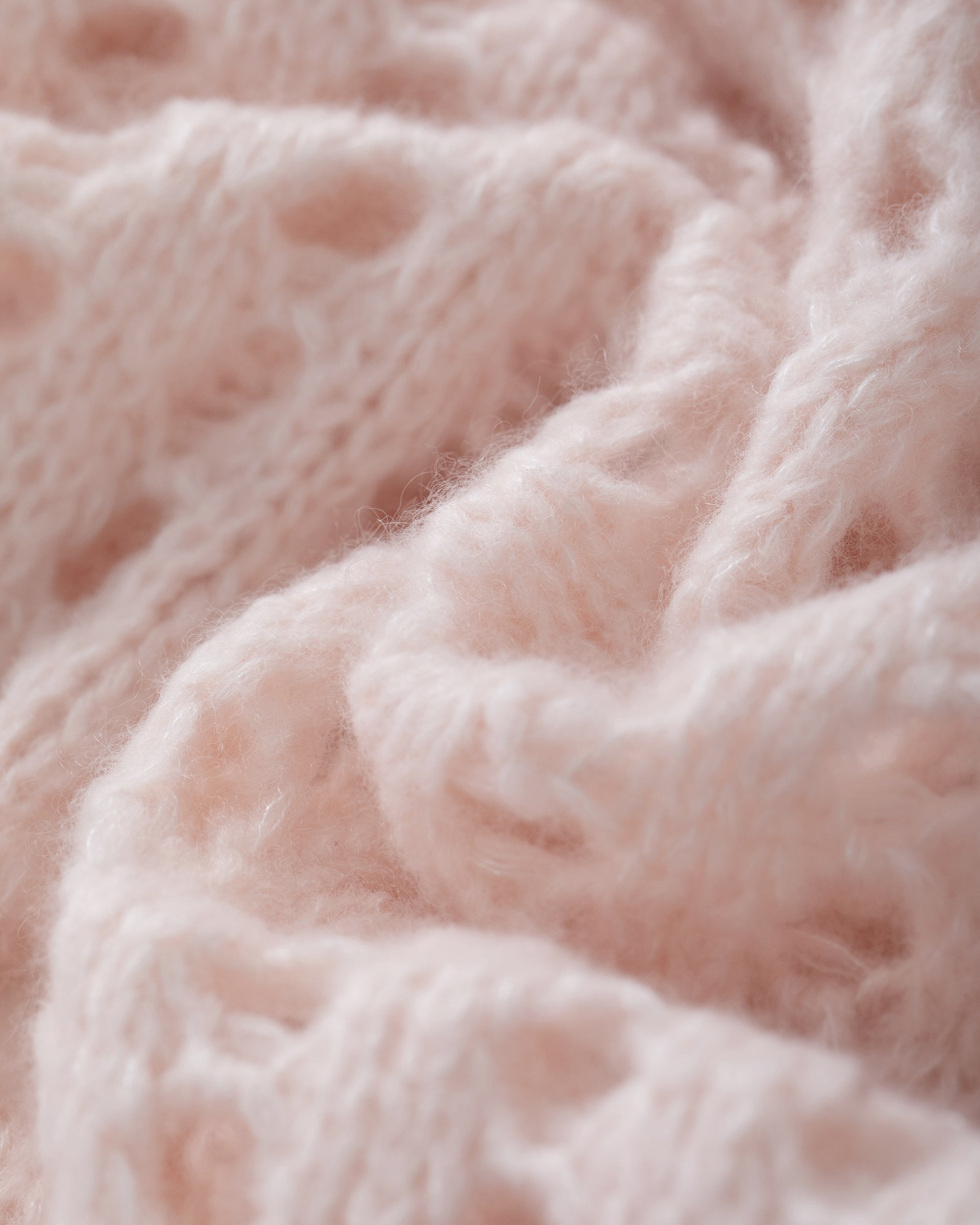 Damen Cardigan in cherry blossom (rosa) aus Kaschmir-Seide – grob gestrickt mit Lochmuster, oversized Passform und langen, weiten Ärmeln