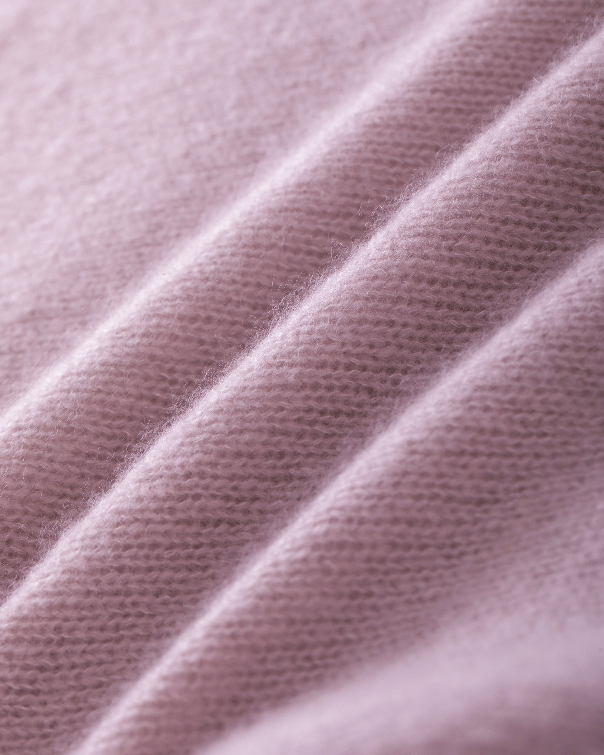 Damen Pullover in Light Raspberry (rosa) aus Kaschmir-Seide – leicht gestrickter Rundhalspullover mit relaxter Passform und langen, schmalen Ärmeln