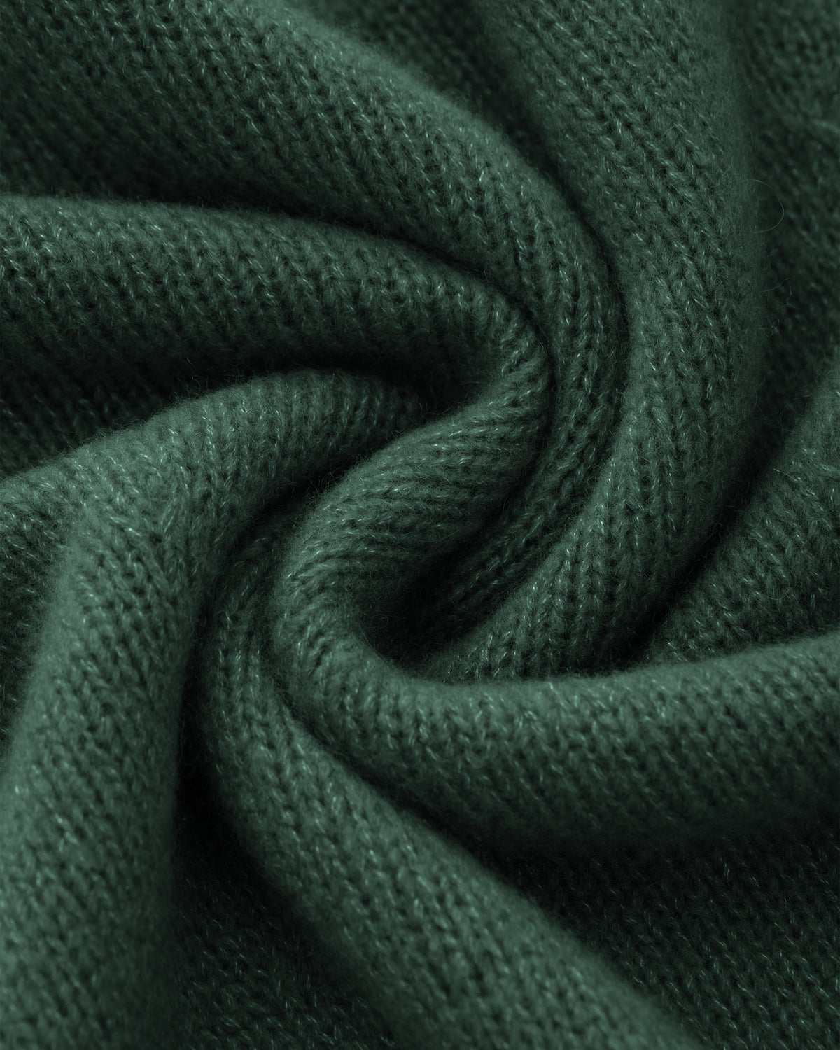 Damen Strickrock aus 75 % Kaschmir und 25 % Seide in Emerald – glatt gestrickter Rock in grober Strickqualität mit figurbetonter A-Linie und Midi-Länge. Das Modell verfügt über einen Taillenbund mit Gummizug und verbindet eine feminine Silhouette mit hohem Tragekomfort.
