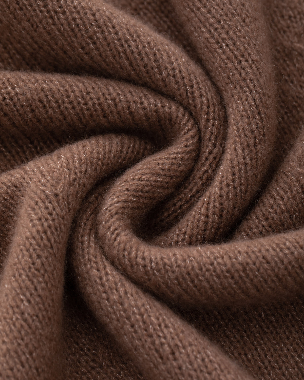Damen Strickrock aus 75 % Kaschmir und 25 % Seide in Maple – glatt gestrickter Rock in grober Strickqualität mit figurbetonter A-Linie und Midi-Länge. Das Modell verfügt über einen Taillenbund mit Gummizug und verbindet eine feminine Silhouette mit hohem Tragekomfort.