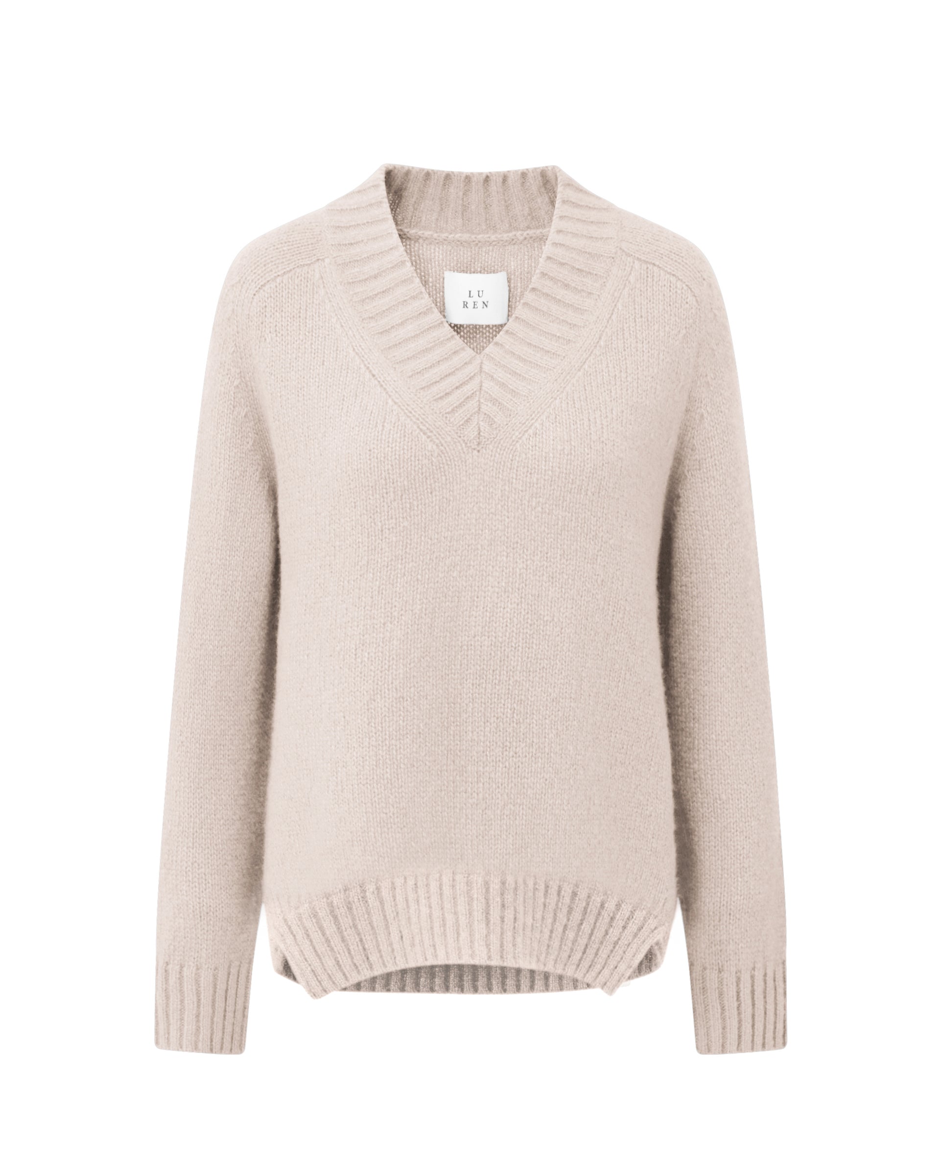 Damen Pullover aus 75 % Kaschmir und 25 % Seide in Wheat – glatt gestrickter Pullover in mittelschwerer Qualität mit lockerer Passform, V-Ausschnitt mit breitem Kragen in Rippstruktur, Sattelschulter sowie langen, schmalen Ärmeln. Ärmelbündchen und Saum sind in Rippstruktur gearbeitet, ein besonderes Design-Detail am Saum rundet das Modell ab.