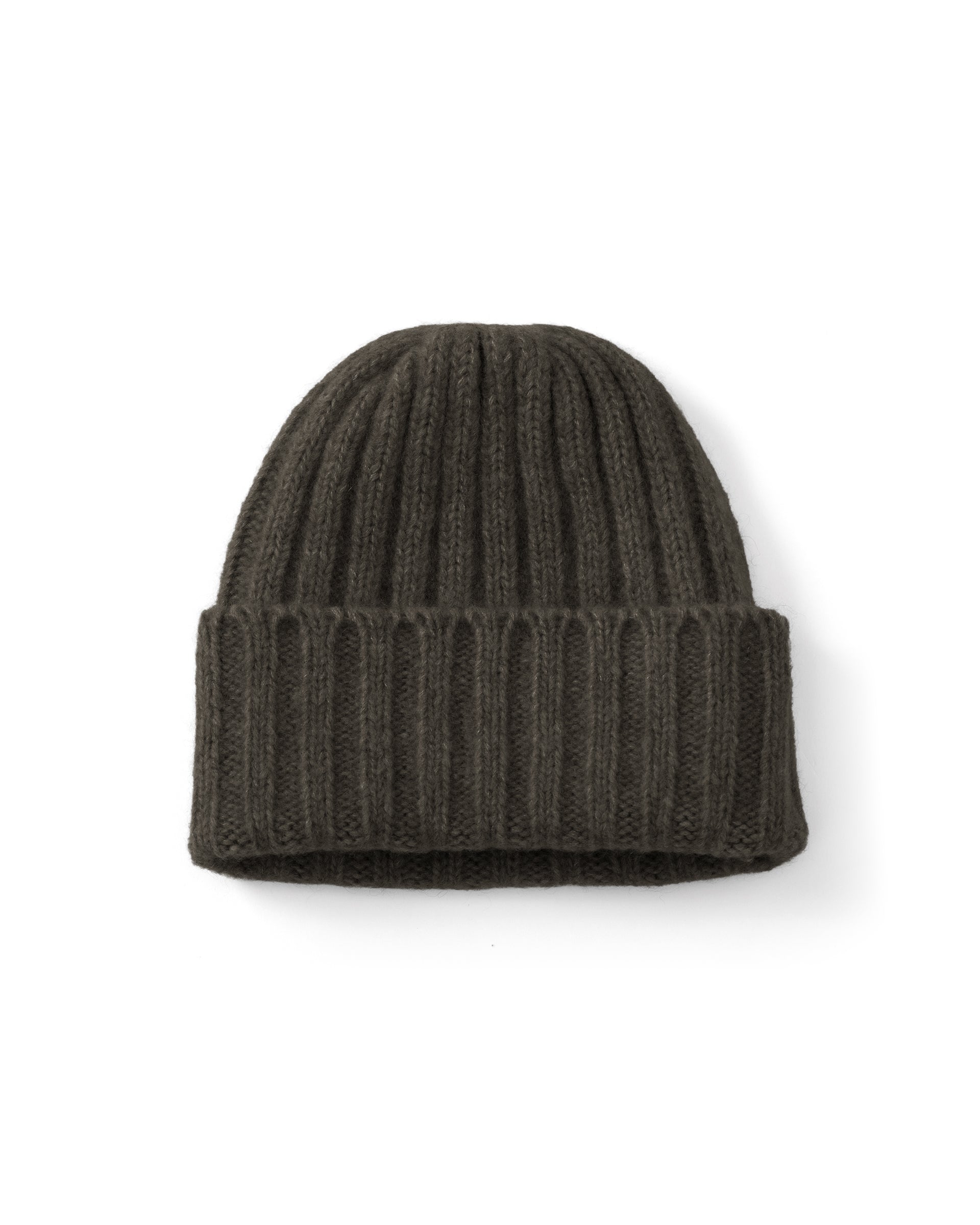 Damen Mütze aus 75 % Kaschmir und 25 % Seide in Black Forest – Mütze in mittelschwerer Strickqualität mit Rippstruktur und klassischem Umschlag. Das zeitlose Design verbindet hohen Tragekomfort mit einer weichen, wärmenden Haptik.