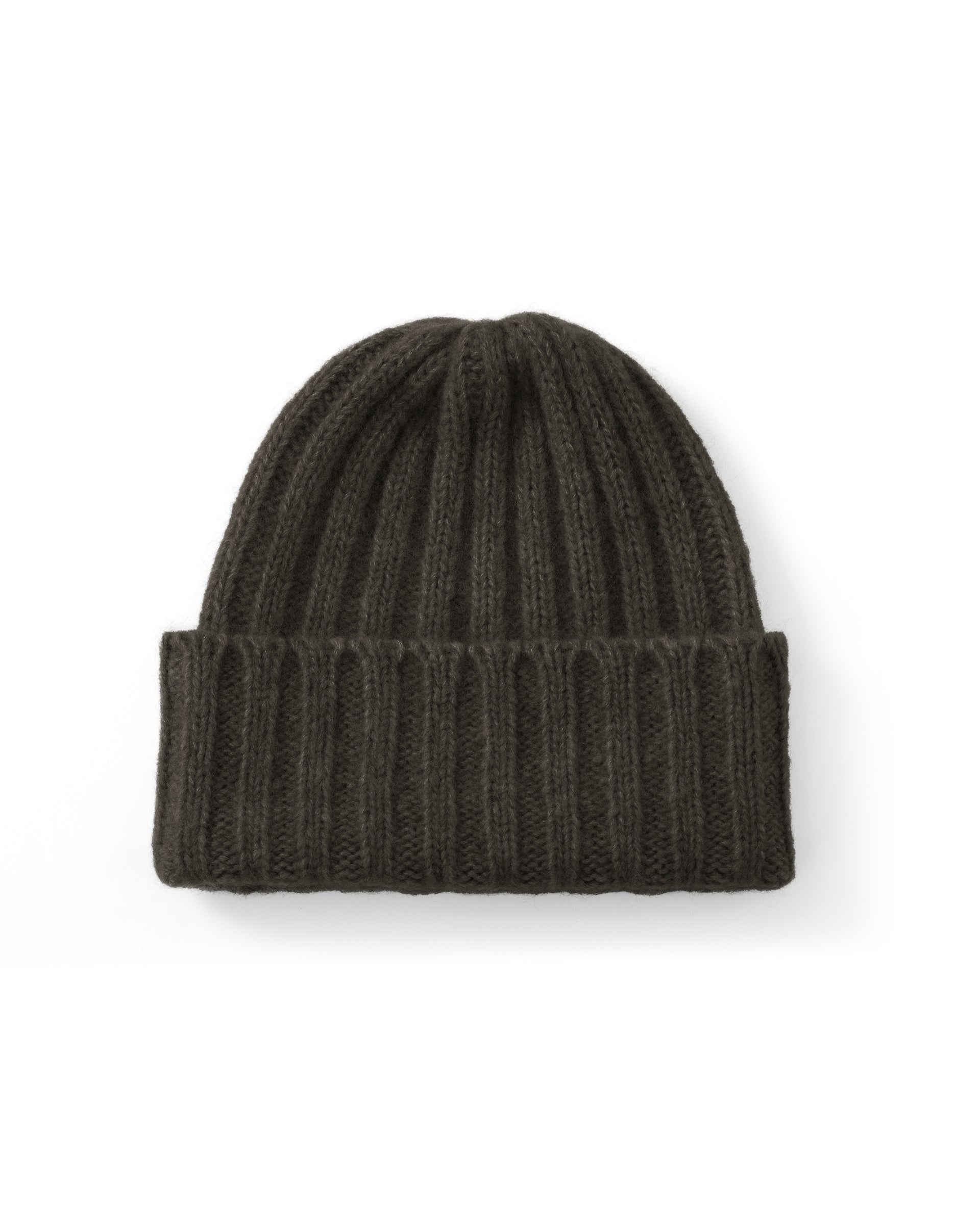 Damen Mütze aus 75 % Kaschmir und 25 % Seide in Black Forest – Mütze in mittelschwerer Strickqualität mit Rippstruktur und klassischem Umschlag. Das zeitlose Design verbindet hohen Tragekomfort mit einer weichen, wärmenden Haptik.