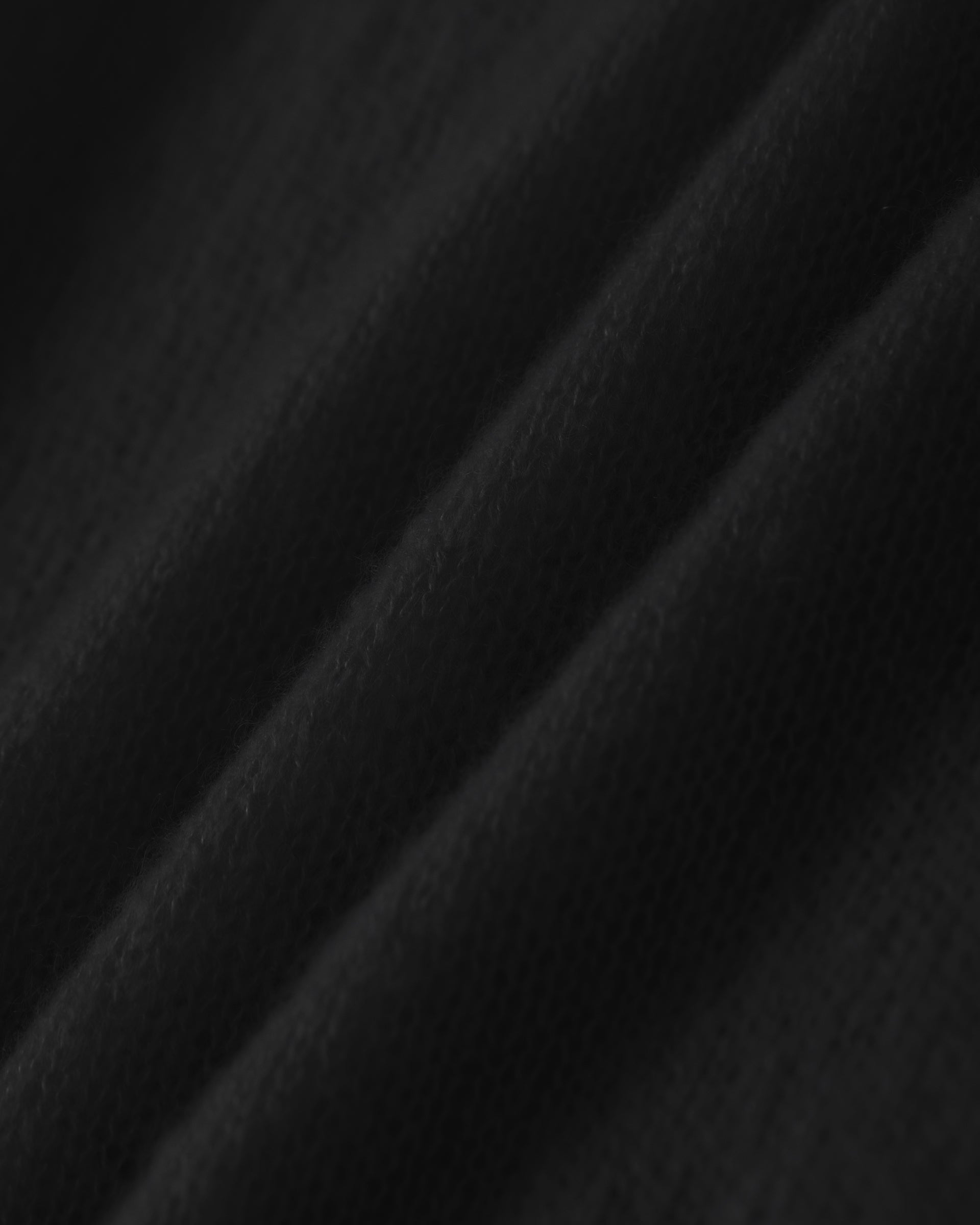 Damen Pullover in Black (schwarz) aus Kaschmir-Seide – leichter, glatt gestrickter Rundhalspullover mit relaxter Passform und überschnittener Schulter