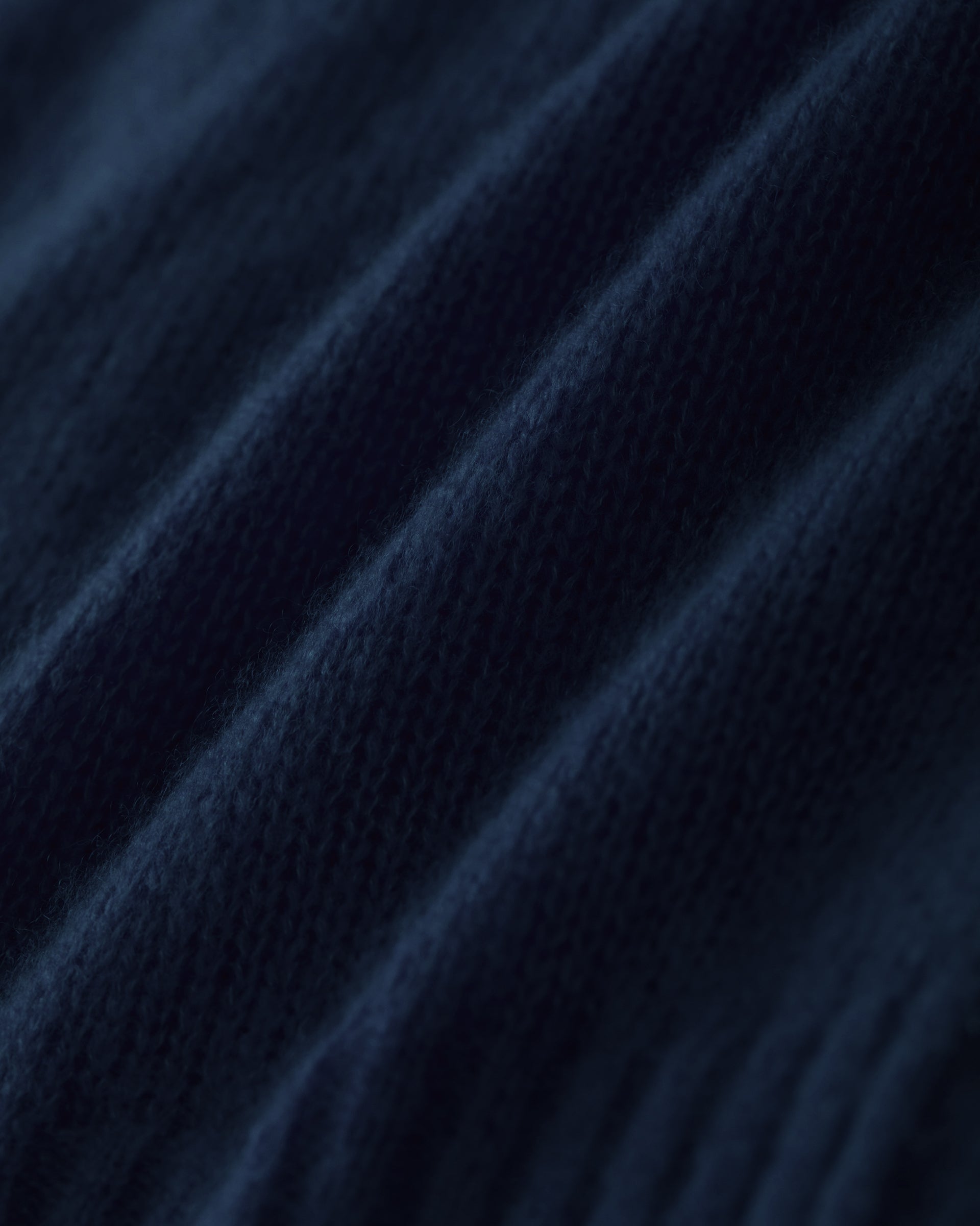 Damen Cardigan in French Navy (dunkelblau) aus Kaschmir-Seide – mittelschwerer, glatt gestrickter Cardigan mit Knopfleiste und relaxter Passform