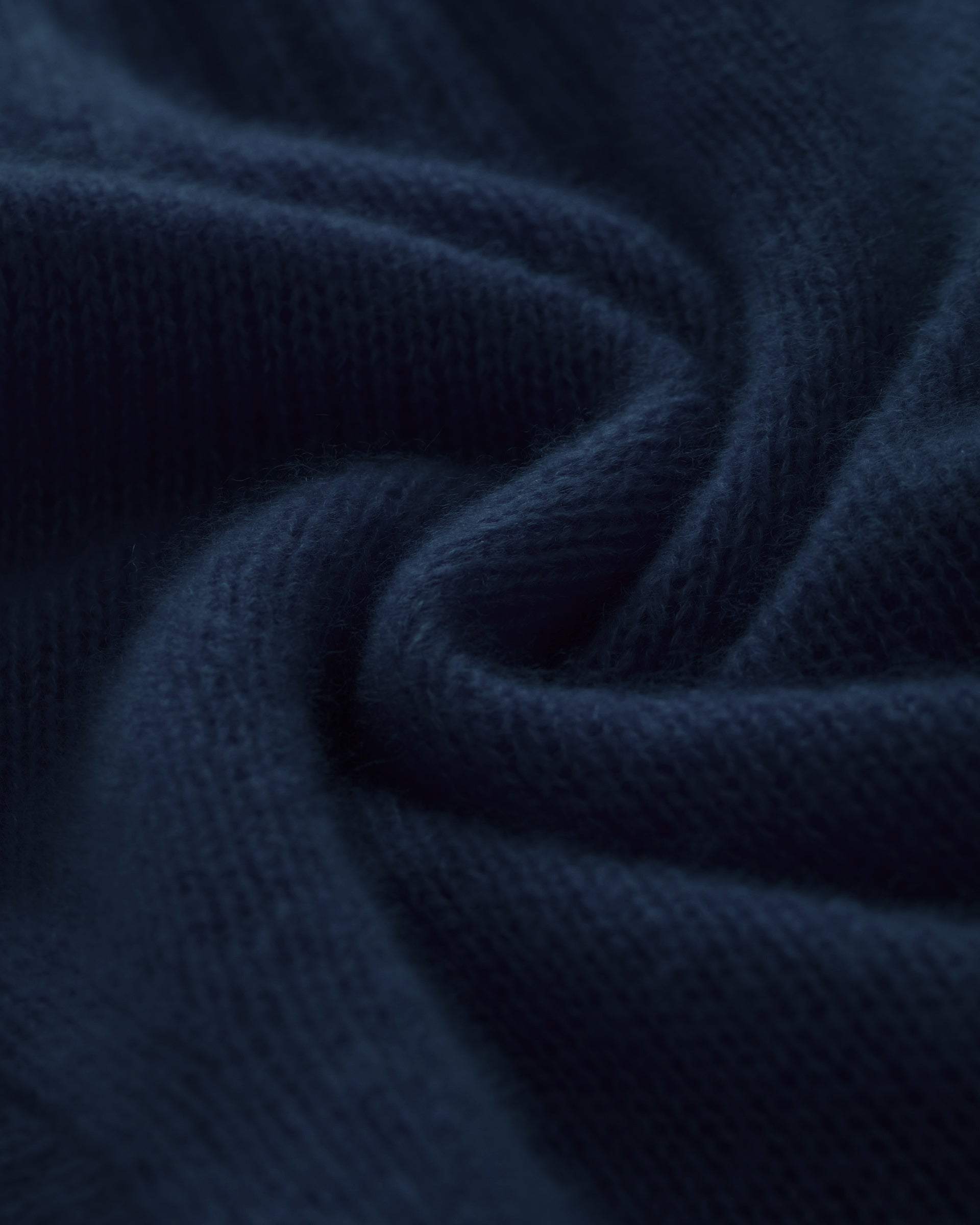 Damen Cardigan in French Navy (dunkelblau) aus Kaschmir-Seide – mittelschwerer, glatt gestrickter Cardigan mit Knopfleiste und relaxter Passform