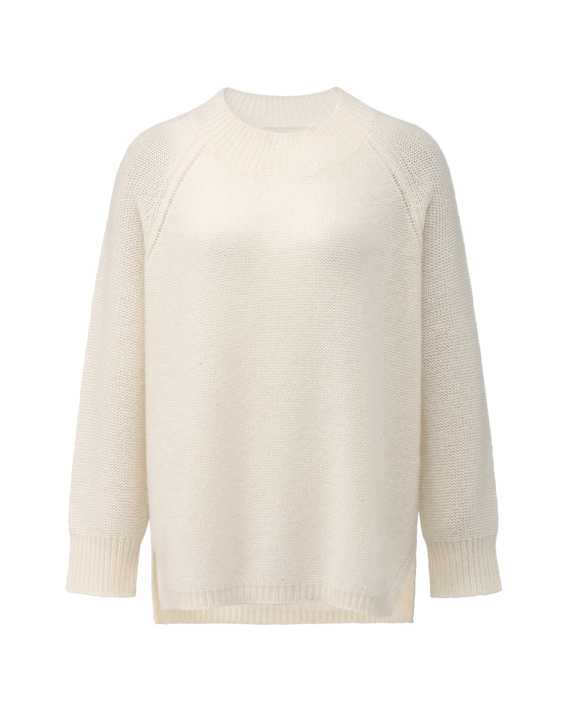 Damen Pullover aus 60 % Kaschmir, 39 % Seide und 1 % Pailletten in Ivory– links gestrickter Pullover in mittelschwerer Qualität mit lockerer Passform und geradem Schnitt. Das lange Modell verfügt über einen Rundhalsausschnitt mit hohem Kragen in Rippstruktur, Raglanärmel sowie lange, relaxte Ärmel. Ärmelbündchen und Saum sind in Rippstruktur gearbeitet. Schlitze an den Seitennähten und dezent eingearbeitete Pailletten verleihen dem Pullover eine moderne, elegante Ausstrahlung.