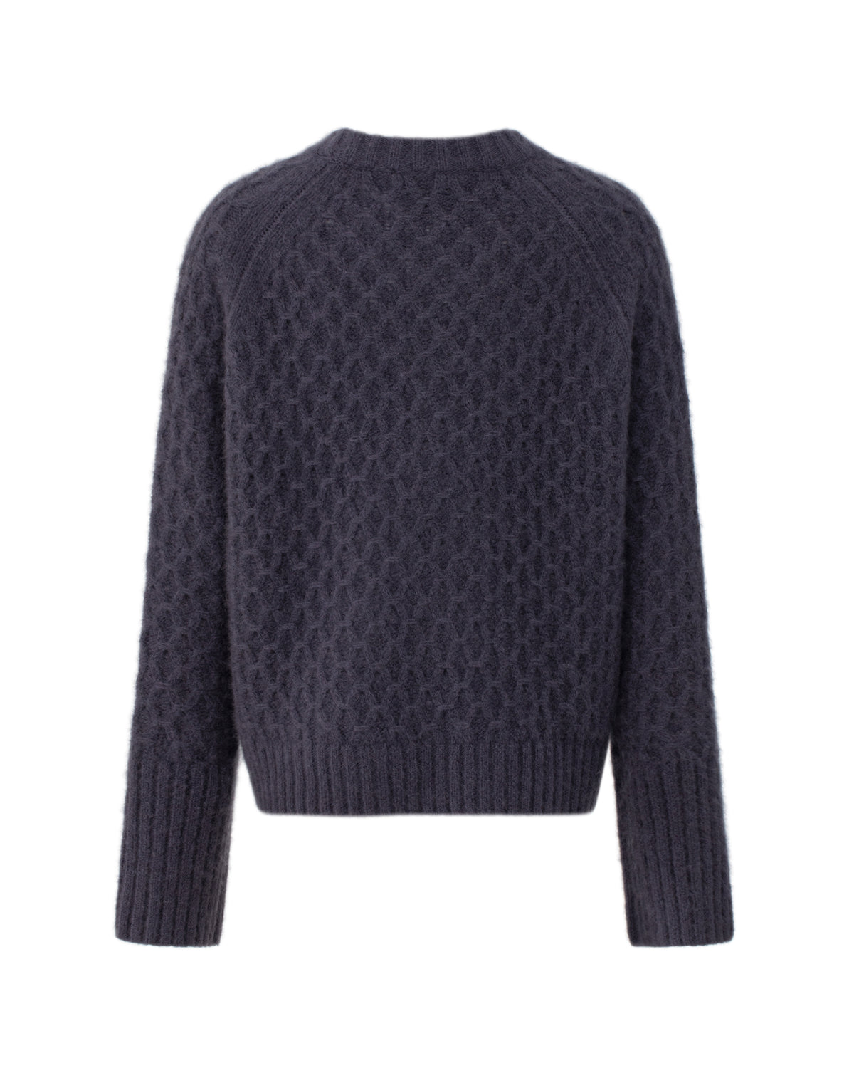 Damen Pullover aus 75 % Kaschmir und 25 % Seide in Graphite Grey – Pullover mit grafischem Zopfstrickmuster in grober Strickqualität und oversized Passform mit breiter, kurzer, gerade geschnittener Silhouette. Das Modell verfügt über einen Rundhalsausschnitt mit Kragen in Rippstruktur, Raglanärmel sowie lange, relaxte Ärmel. Hohe Ärmelbündchen und Saum sind in Rippstruktur gearbeitet und verleihen dem Design einen markanten, modernen Look.