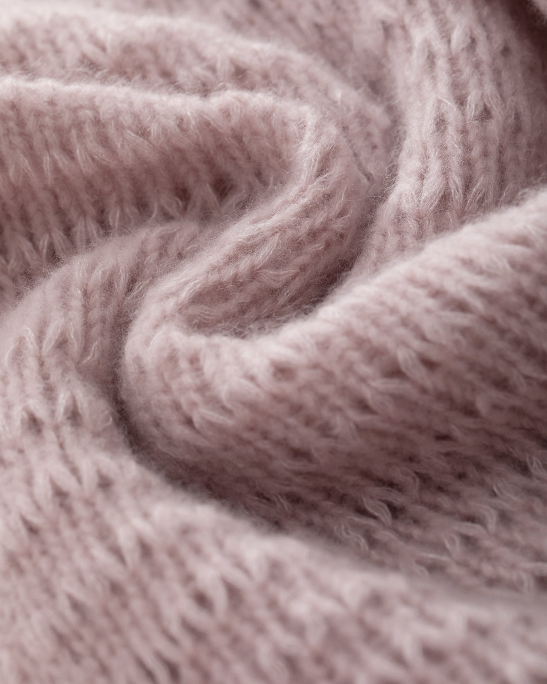 Damen Jacket in pinkish grey (rosa) aus Kaschmir-Seide – grob gestrickt mit glatten Streifen, langer Style, oversized Passform, überschnittene Schultern, lange weite Ärmel sowie kleine Rippbündchen an Ärmeln und Saum