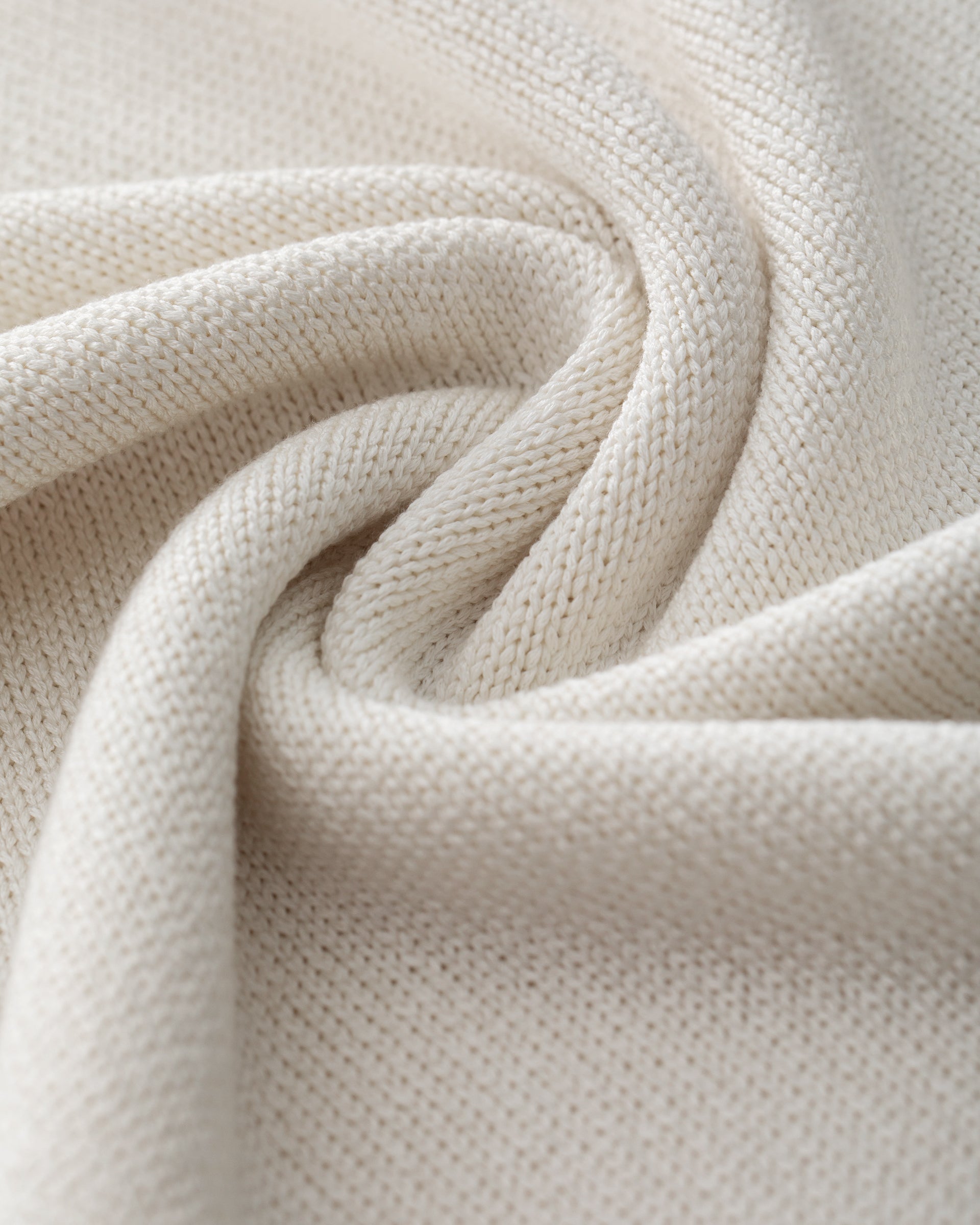 Damen Rock in chalk (creme) aus 100 % Seide – mittelschwerer, glatt und kompakt gestrickter Stoff, figurbetonte Passform, Midilänge, Taillenbund mit Gummizug und langer Schlitz hinten.