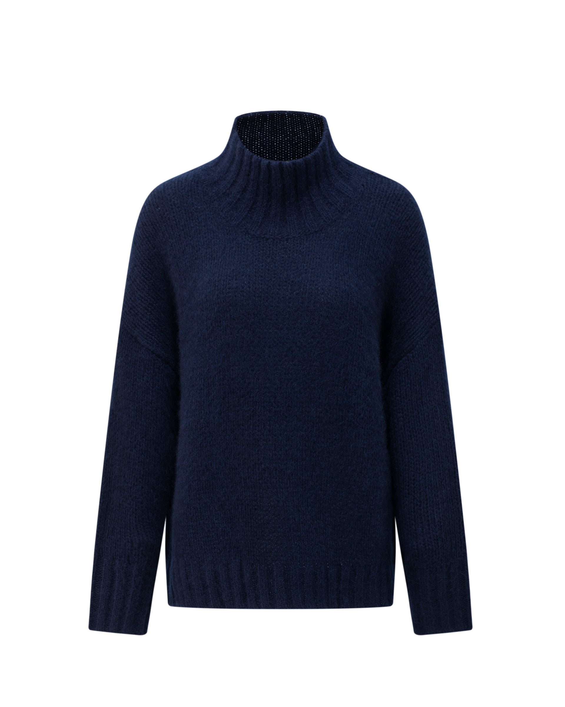 Damen Pullover aus 75 % Kaschmir und 25 % Seide in French Navy – glatt gestrickter Pullover in grober Strickqualität mit oversized Passform in langer, weiter Silhouette, hohem Stehkragen in Rippstruktur, überschnittener Schulter mit nach hinten verlegter Schulternaht sowie langen, weiten Ärmeln. Ärmelbündchen und Saum sind in Rippstruktur gearbeitet und verleihen dem Modell einen modernen, markanten Look.