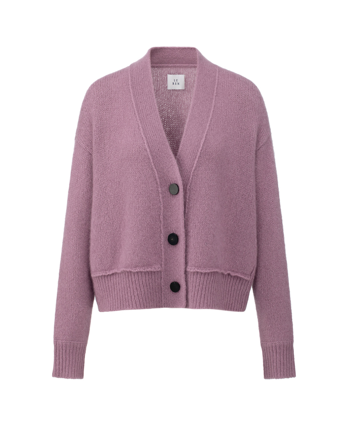 Damen Cardigan aus 75 % Kaschmir und 25 % Seide in Lilac Mist – glatt gestrickter Cardigan in mittelschwerer Qualität mit kastiger Form in breiter, kurzer Silhouette. Das Modell verfügt über überschnittene Schultern, Hornknöpfe und lange, relaxte Ärmel. Saum und Ärmelbündchen sind in Rippstruktur gearbeitet und verleihen dem Cardigan einen modernen, lässigen Look.
