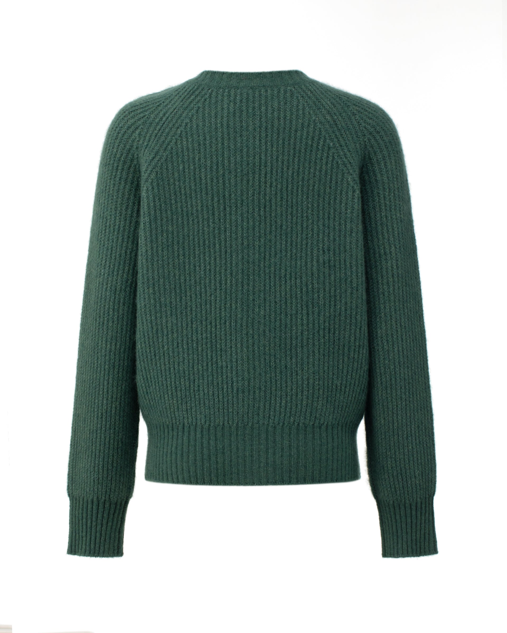 Damen Cardigan aus 75 % Kaschmir und 25 % Seide in Emerald – Cardigan im Patent-Strickmuster in mittelschwerer Qualität mit relaxter Passform, Rundhalsausschnitt mit Kragen in Rippstruktur, Raglanärmeln sowie langen, schmalen Ärmeln. Ärmelbündchen und Saum sind in Rippstruktur gearbeitet. Knöpfe aus waschbarem Leder verleihen dem Modell einen hochwertigen, stilvollen Akzent.