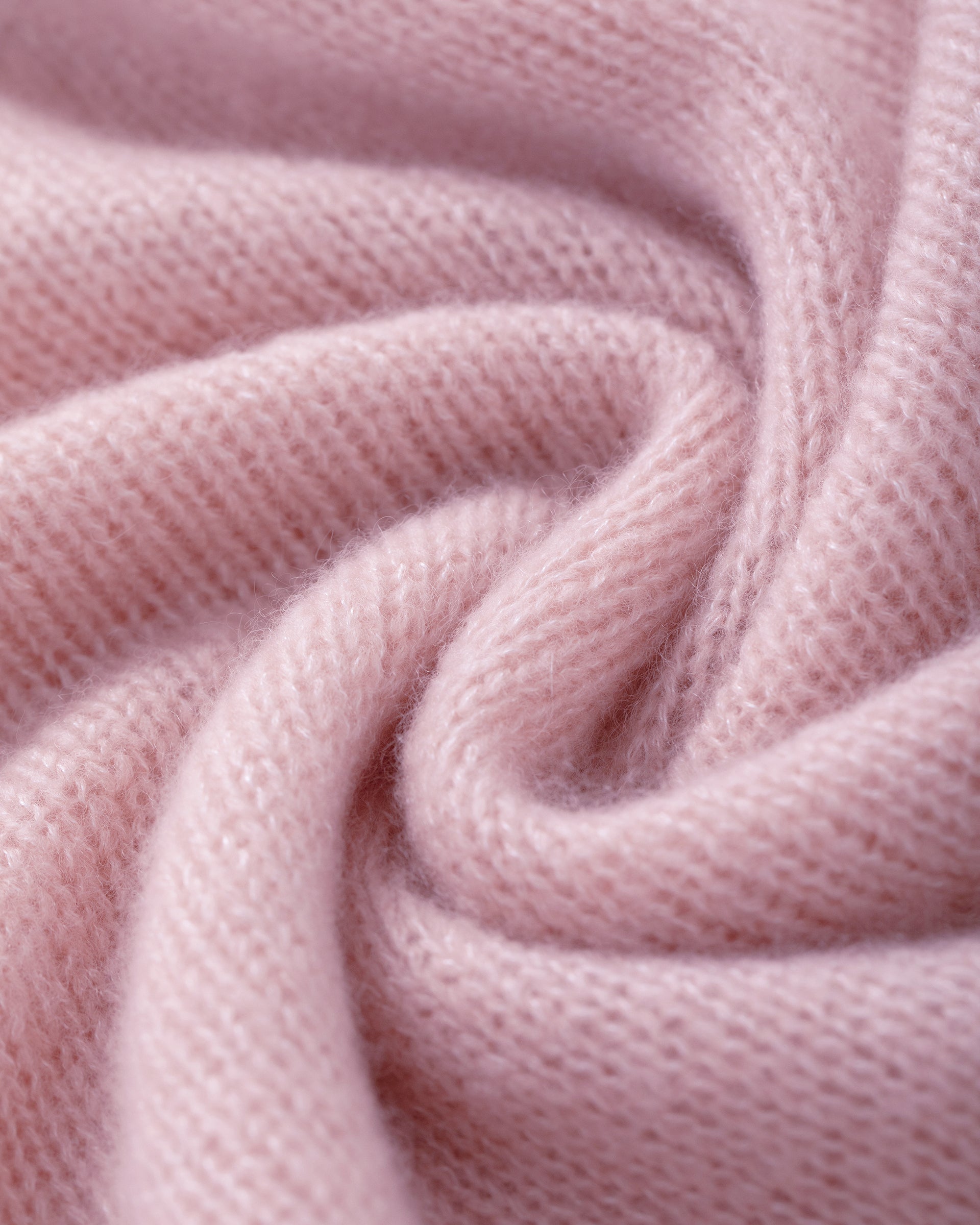 Damen Kurzarm-Pullover aus 75 % Kaschmir und 25 % Seide in light raspberry (rosa) – mittelschwerer, glatt gestrickter Pullover in kastiger, kurzer und breiter Form mit Rundhalsausschnitt und Rippkragen, Raglan-Halbärmeln sowie Rippbündchen an Ärmeln und Saum