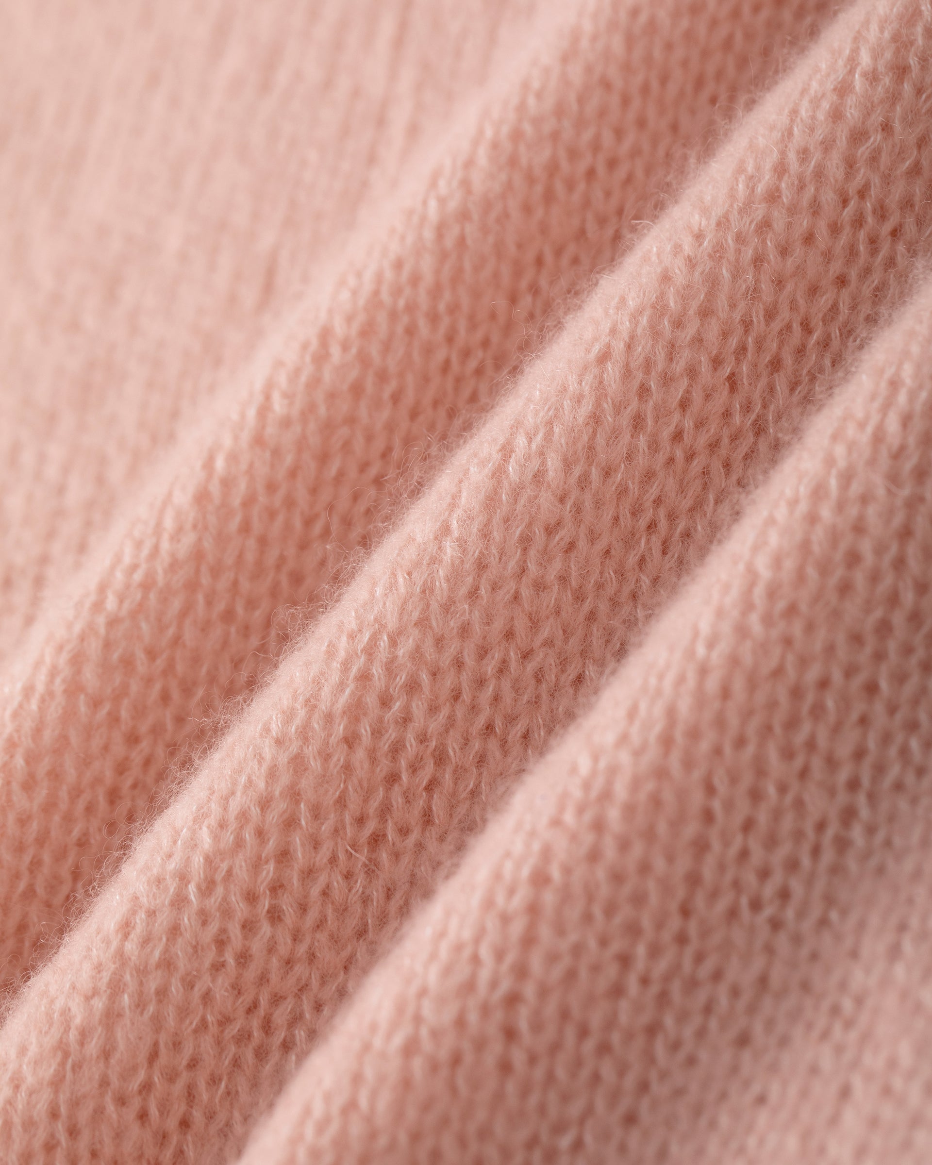 Damen Kurzarm-Pullover aus 75 % Kaschmir und 25 % Seide in orange blush (pfirsich) – mittelschwerer, glatt gestrickter Pullover in kastiger, kurzer und breiter Form mit Rundhalsausschnitt und Rippkragen, Raglan-Halbärmeln sowie Rippbündchen an Ärmeln und Saum