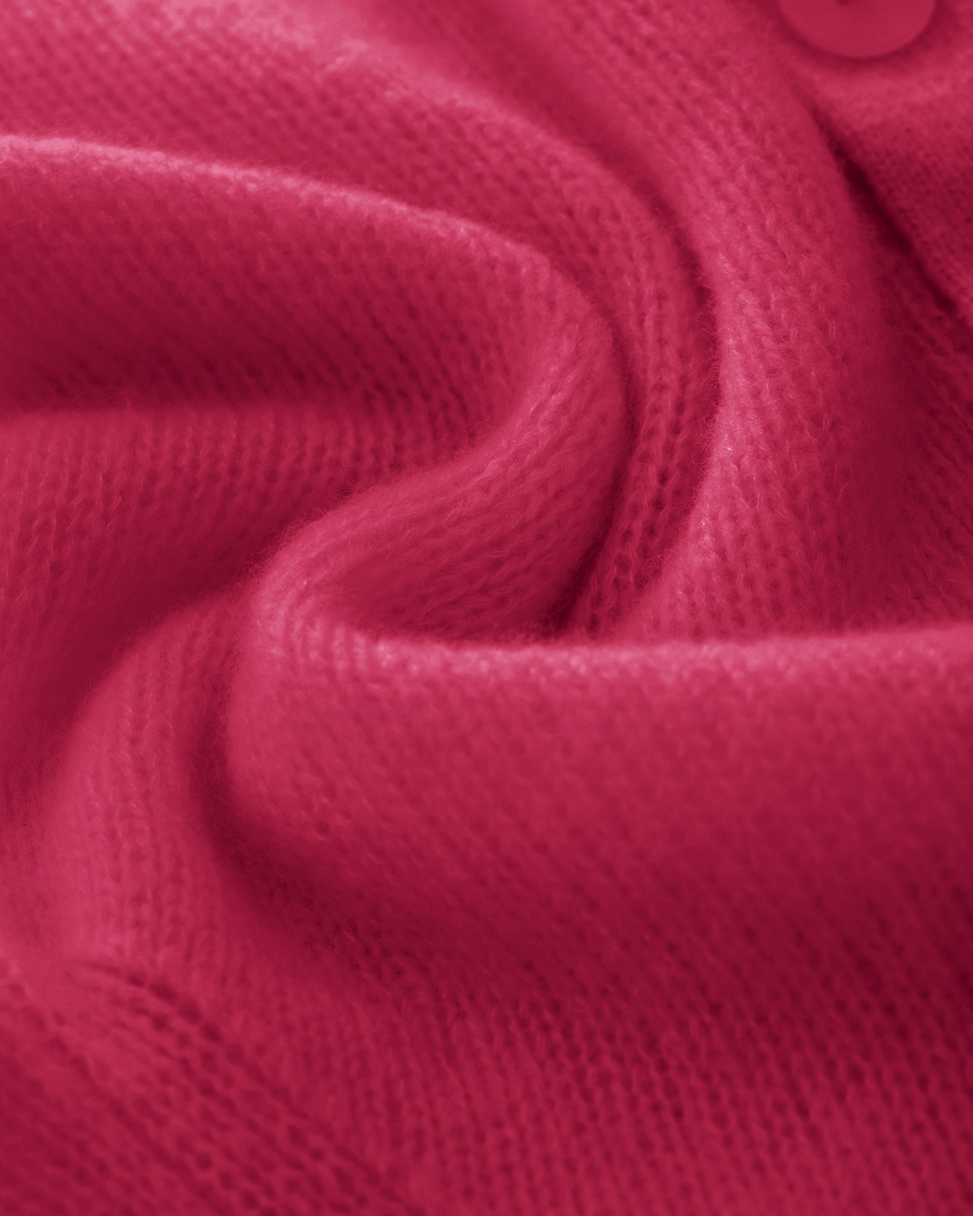 Damen Kurzarm-Jacket aus 75 % Kaschmir und 25 % Seide in cerise (pink) – mittelschwerer, glatt gestrickter Style in körperbetonter Passform mit Knopfleiste aus Kunststoff, klassischer Schulter, leichten Puff-Halbärmeln sowie Rippbündchen und hohem Ripp-Saum