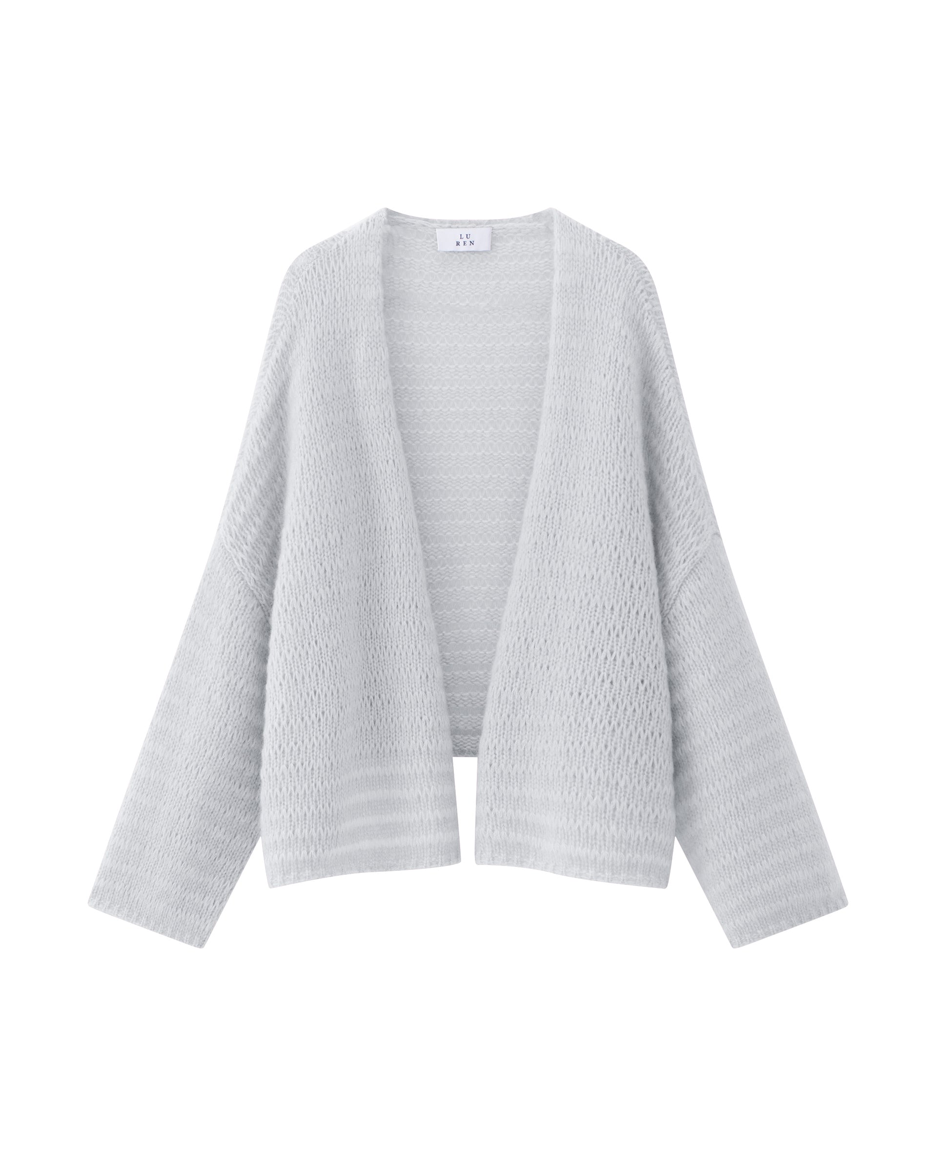 Damen Jacket aus 75 % Kaschmir und 25 % Seide in bluish white (hellblau) – glatt gestrickter Pullover in Streifenoptik mit oversized Passform, überschnittener Schulter, langen weiten Ärmeln, kleinen Rippbündchen an Ärmeln und Saum sowie einem verdeckten Kunststoffknopf
