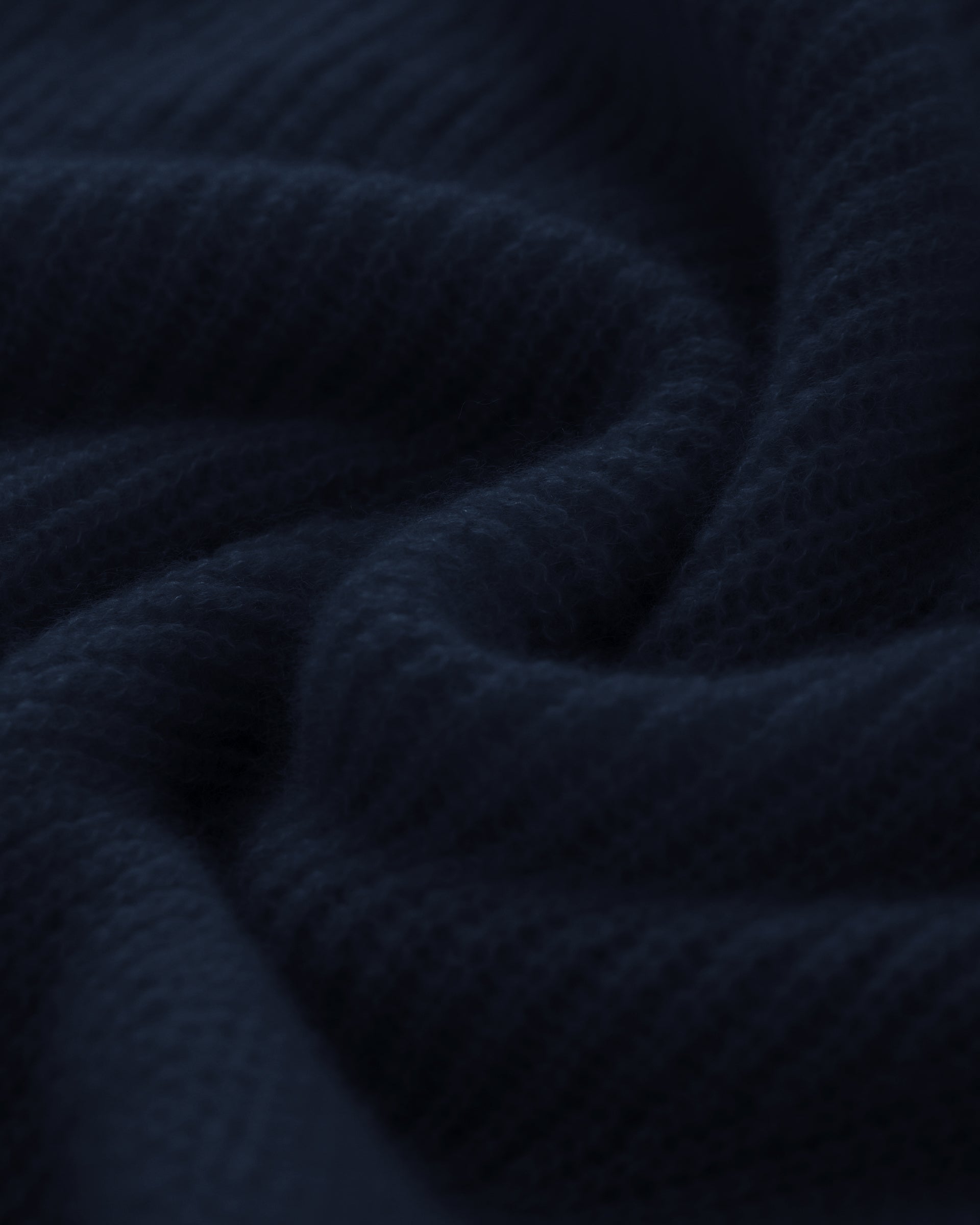 Damen Cardigan aus 75 % Kaschmir und 25 % Seide in french navy (dunkelblau) – mittelschwerer Cardigan im Halbpatent-Strick mit oversized Passform, Kunststoff-Knopfleiste sowie langen, weiten Ärmeln