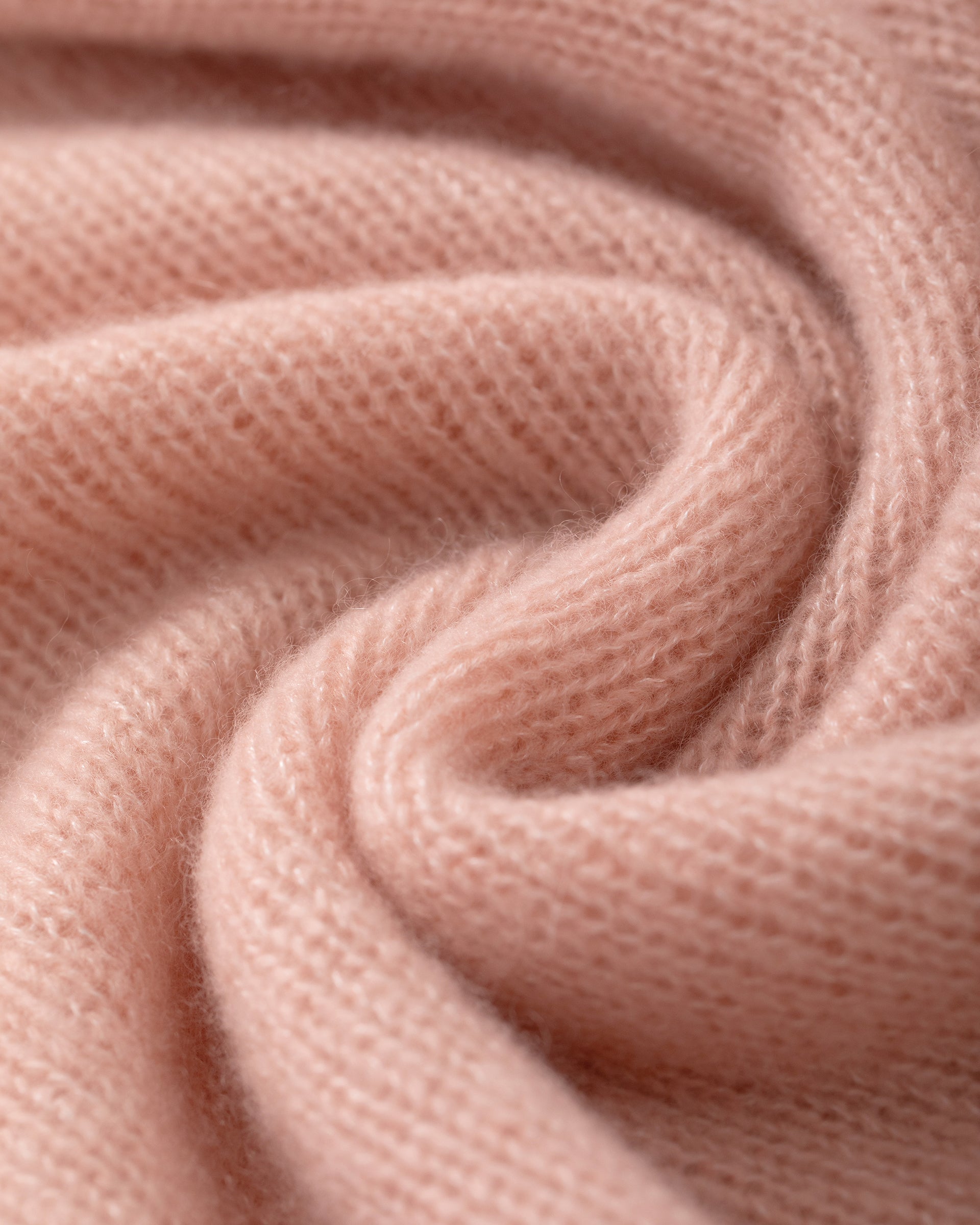 Damen Pullover aus 75 % Kaschmir und 25 % Seide in orange blush (pfirsich) – mittelschwerer, glatt gestrickter Pullover mit dekorativem Lochmuster an den Ärmeln, lässig figurbetonter Passform, U-Boot-Ausschnitt, klassischer Schulter sowie langen, schmalen und geraden Ärmeln