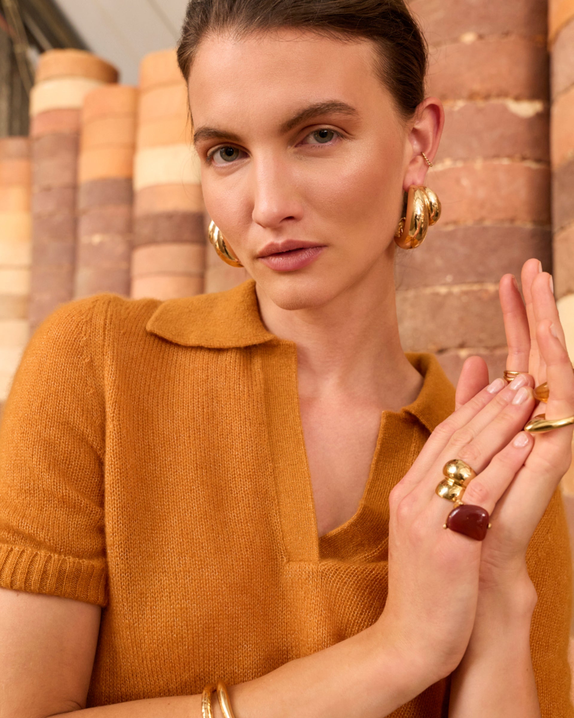 Damen Kurzarm-Pullover in dessert sun (ocker) aus Kaschmir-Seide – leichter luftiger Strick mit Polokragen, Halbarm und relaxter Passform