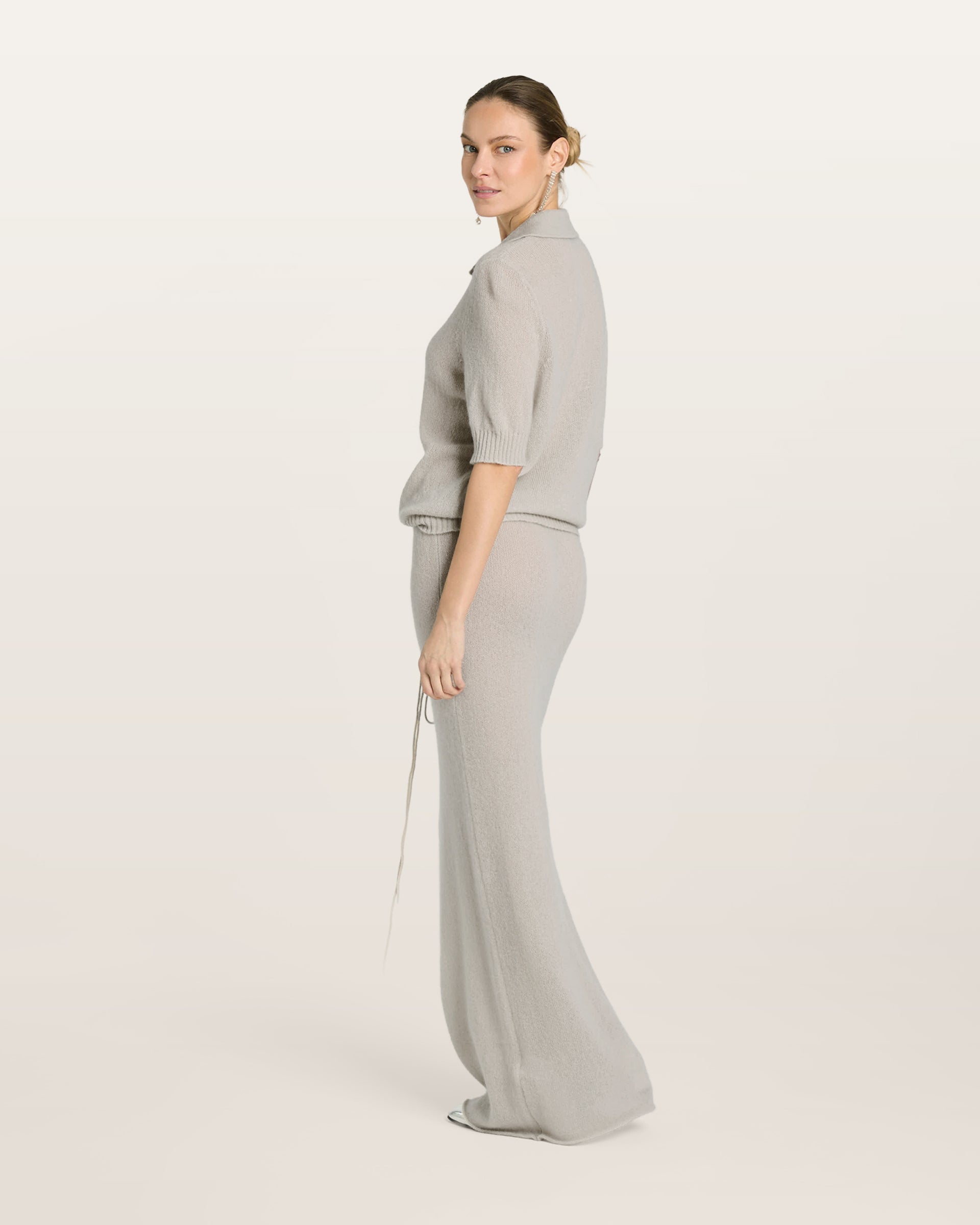 Damen Kurzarm-Pullover in royal silver (grau) aus Kaschmir-Seide – leichter luftiger Strick mit Polokragen, Halbarm und relaxter Passform