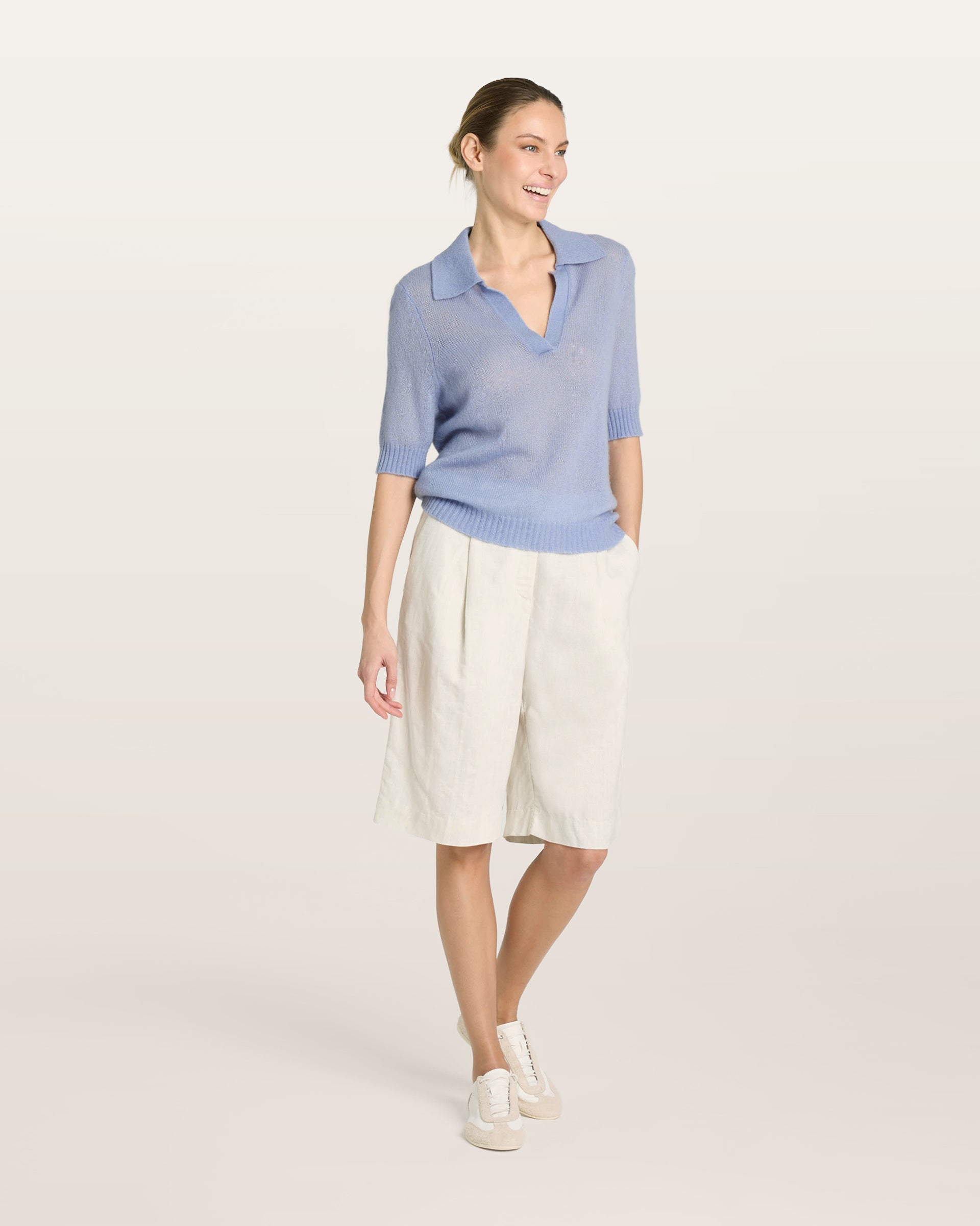 Damen Kurzarm-Pullover in sky blue (blau) aus Kaschmir-Seide – leichter luftiger Strick mit Polokragen, Halbarm und relaxter Passform