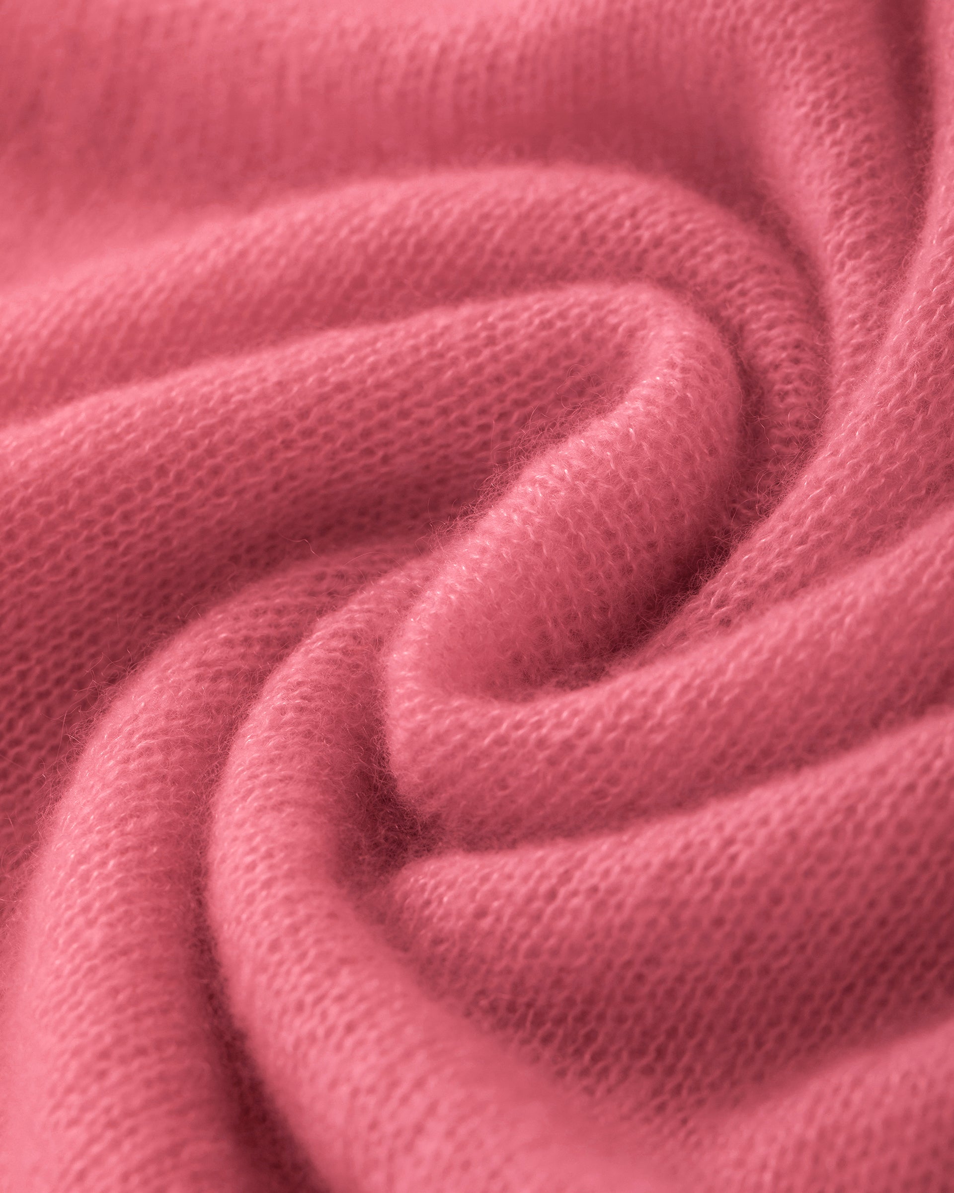 Damen Pullover in cerise (pink) aus Kaschmir-Seide – glatt und luftig gestrickt, mit großem Rundhalsausschnitt, langen schmalen Ärmeln und relaxter Passform
