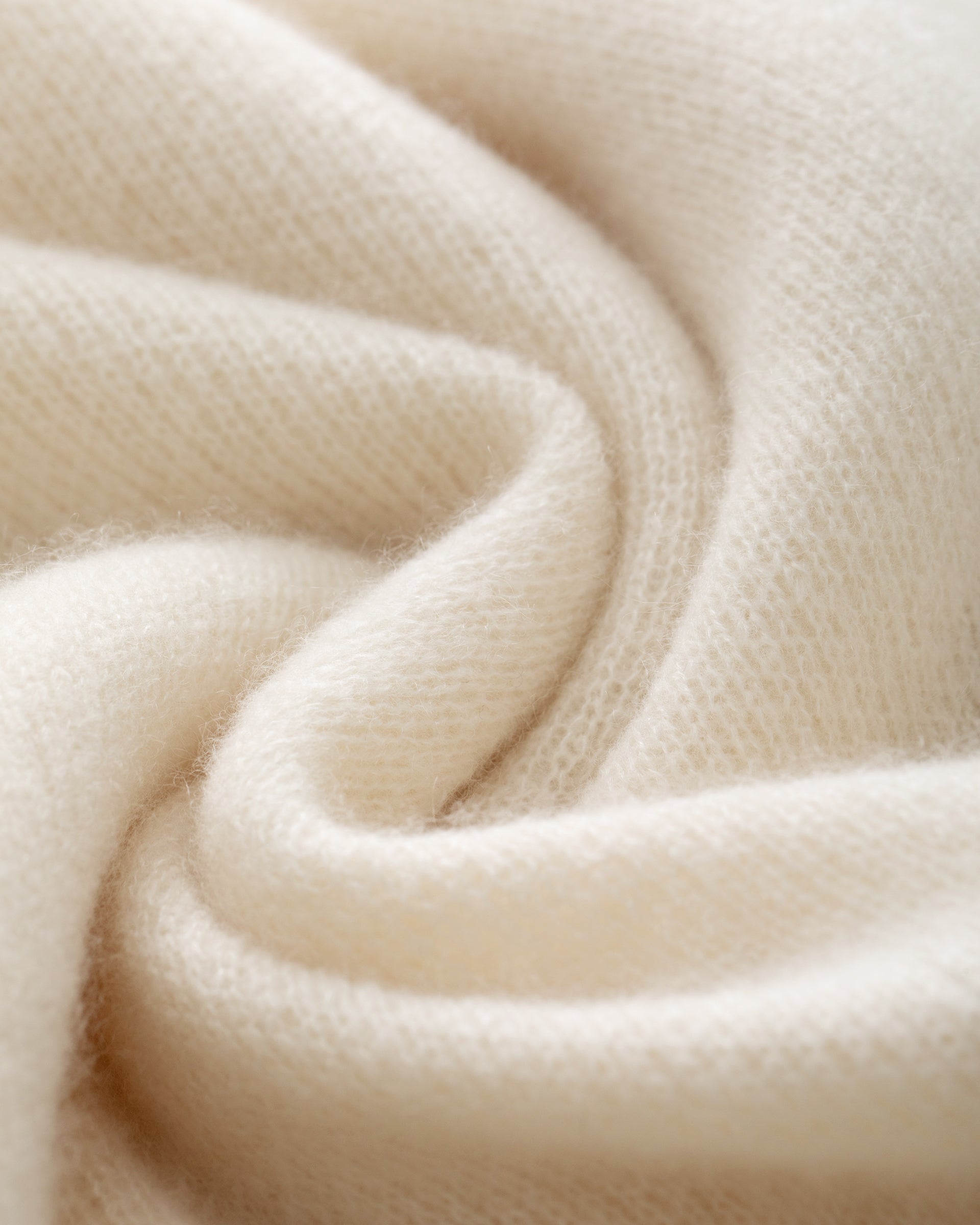 Damen Cardigan in Ivory (cremeweiß) aus Kaschmir-Seide – mittelschwerer Strick, oversized Passform, lange weite Ärmel und doppelte Leiste mit Druckknopf