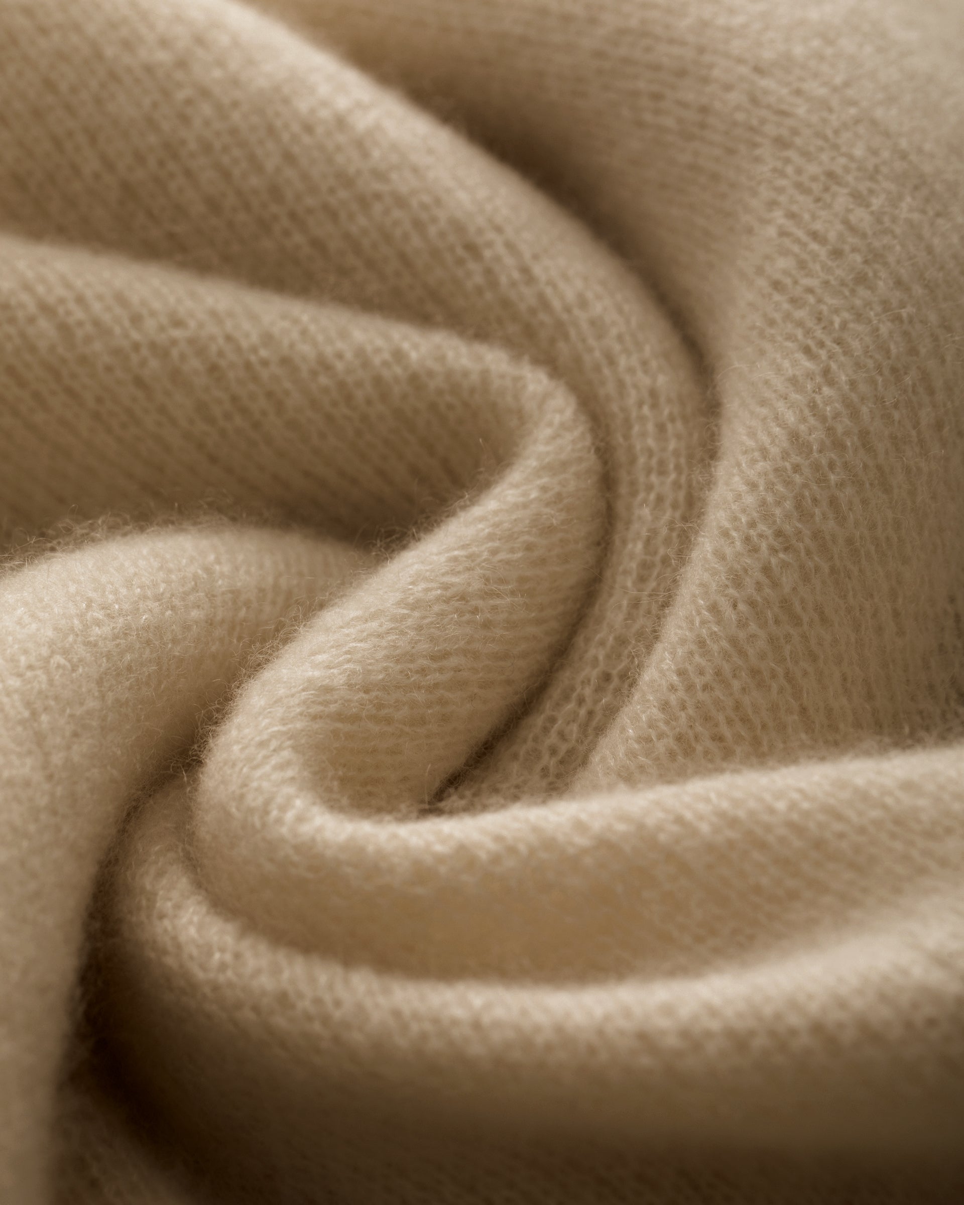 Damen Cardigan in Mokka (beige) aus Kaschmir-Seide – mittelschwerer Strick, oversized Passform, lange weite Ärmel und doppelte Leiste mit Druckknopf