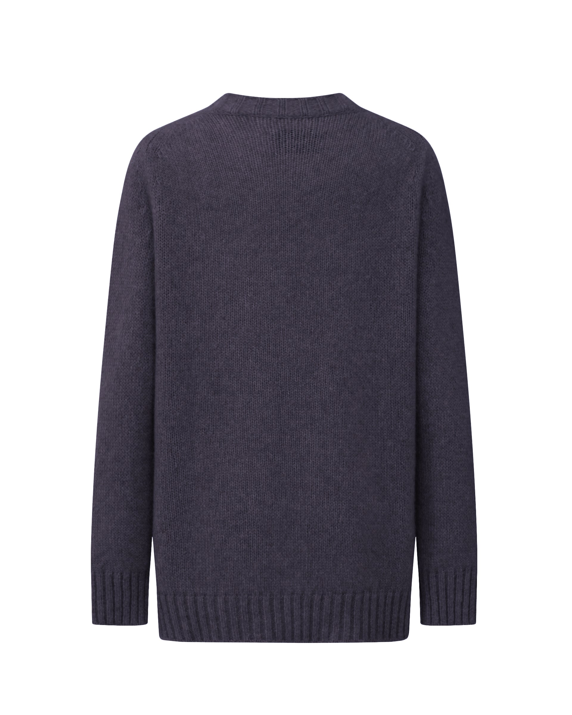 Damen Pullover aus 75 % Kaschmir und 25 % Seide in Graphit Grey – glatt gestrickter Pullover in mittelschwerer Qualität mit lockerer Passform, Rundhalsausschnitt mit Kragen in Rippstruktur, Sattelschulter sowie langen Ärmeln. Ärmelbündchen, Saum und Seiten sind in Rippstruktur gearbeitet. Das verlängerte Rückenteil und die Schlitze an den Seitennähten verleihen dem Modell eine moderne, lässige Silhouette.