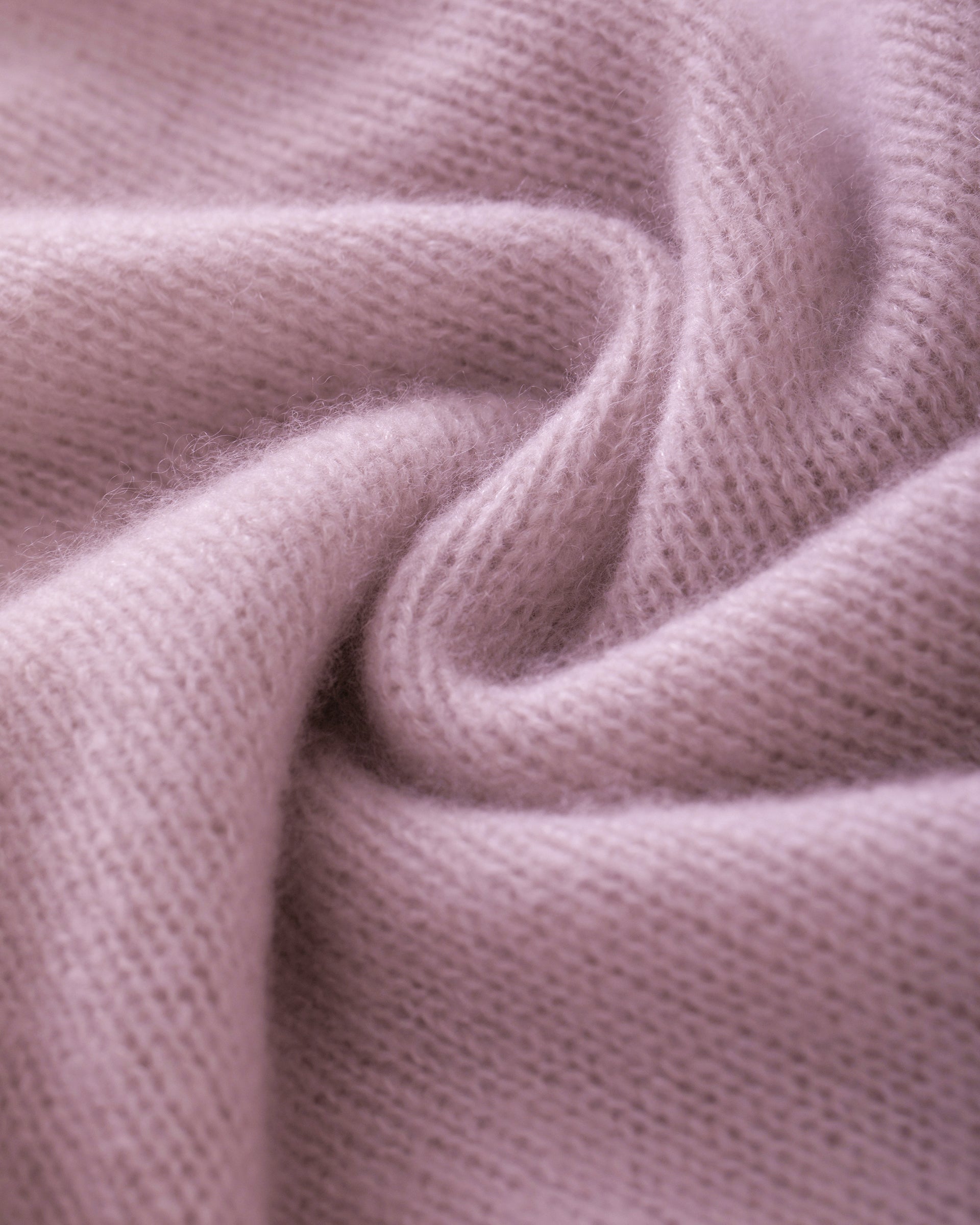 Damen Pullover in Light Raspberry (rosa) aus Kaschmir-Seide – leicht gestrickter Rundhalspullover mit relaxter Passform und langen, schmalen Ärmeln