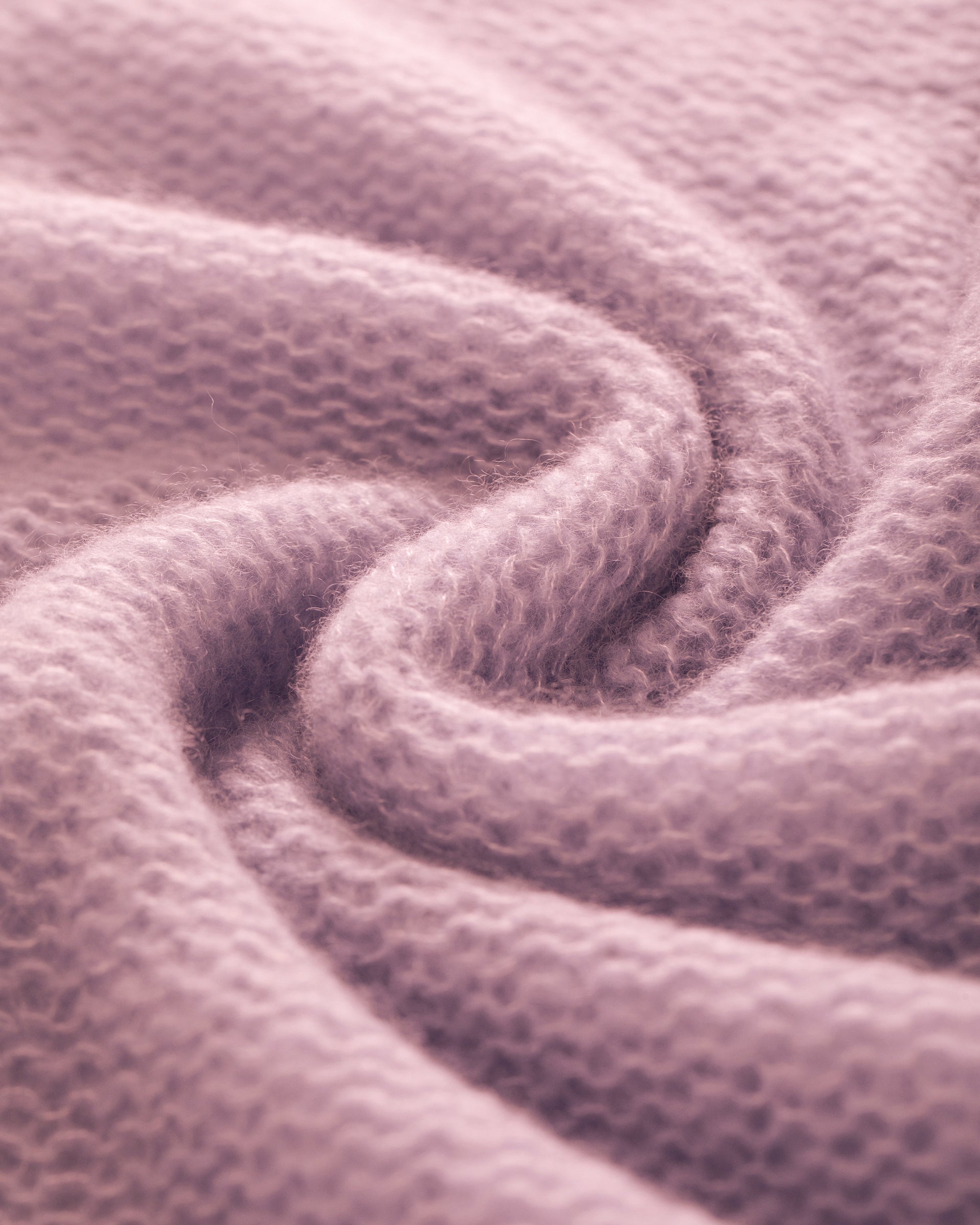 Damen Kurzarm Pullover in light raspberry (rosa) aus 75% Kaschmir, 25% Seide auf Links gestrickt, Leichte luftige 
Oversized Passform. 