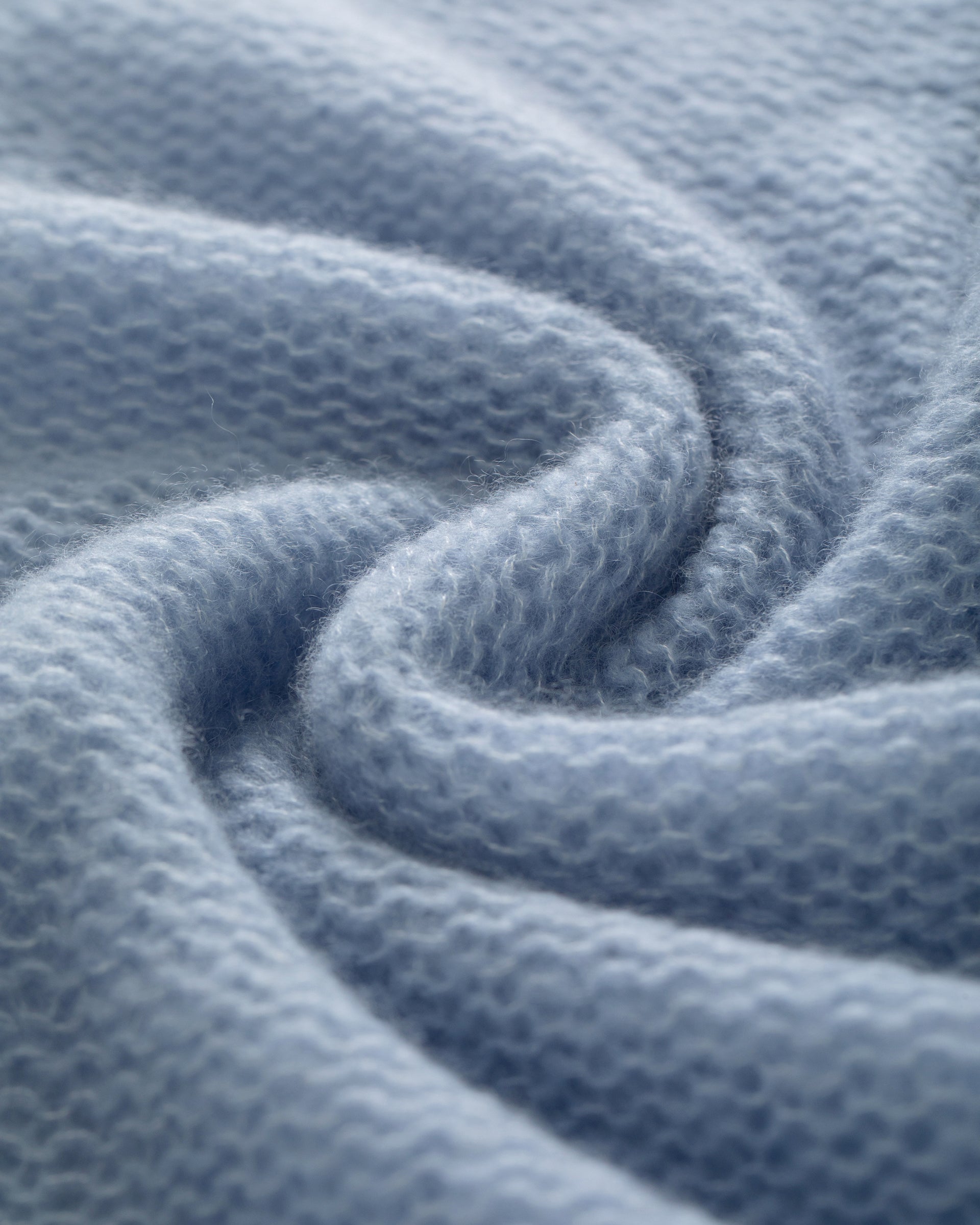 Damen Kurzarm Pullover in sky blue (hellblau) aus 75% Kaschmir, 25% Seide auf Links gestrickt, Leichte luftige 
Oversized Passform. 