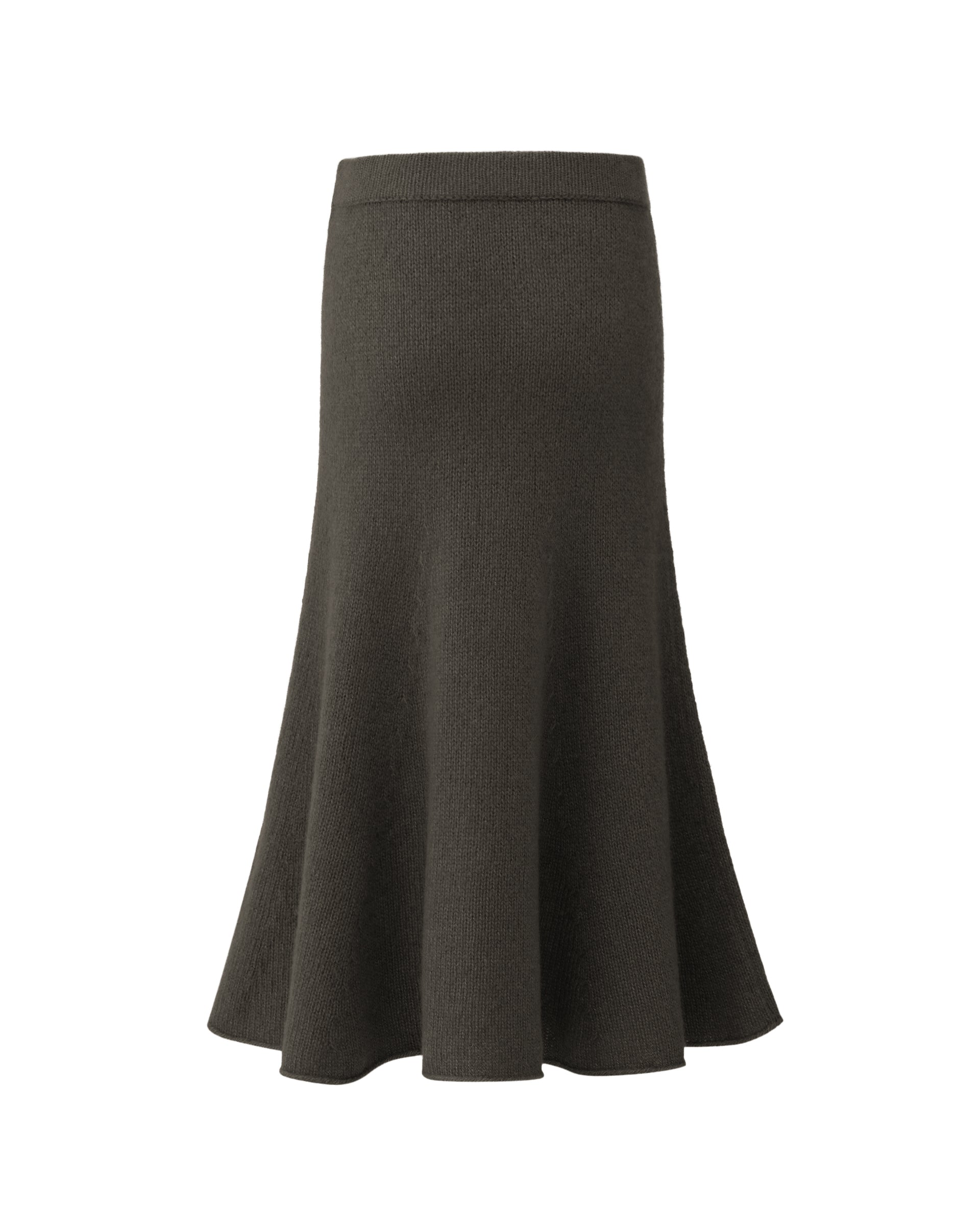 Damen Strickrock aus 75 % Kaschmir und 25 % Seide in Black Forest – glatt gestrickter Rock in grober Strickqualität mit figurbetonter A-Linie und Midi-Länge. Das Modell verfügt über einen Taillenbund mit Gummizug und verbindet eine feminine Silhouette mit hohem Tragekomfort.
