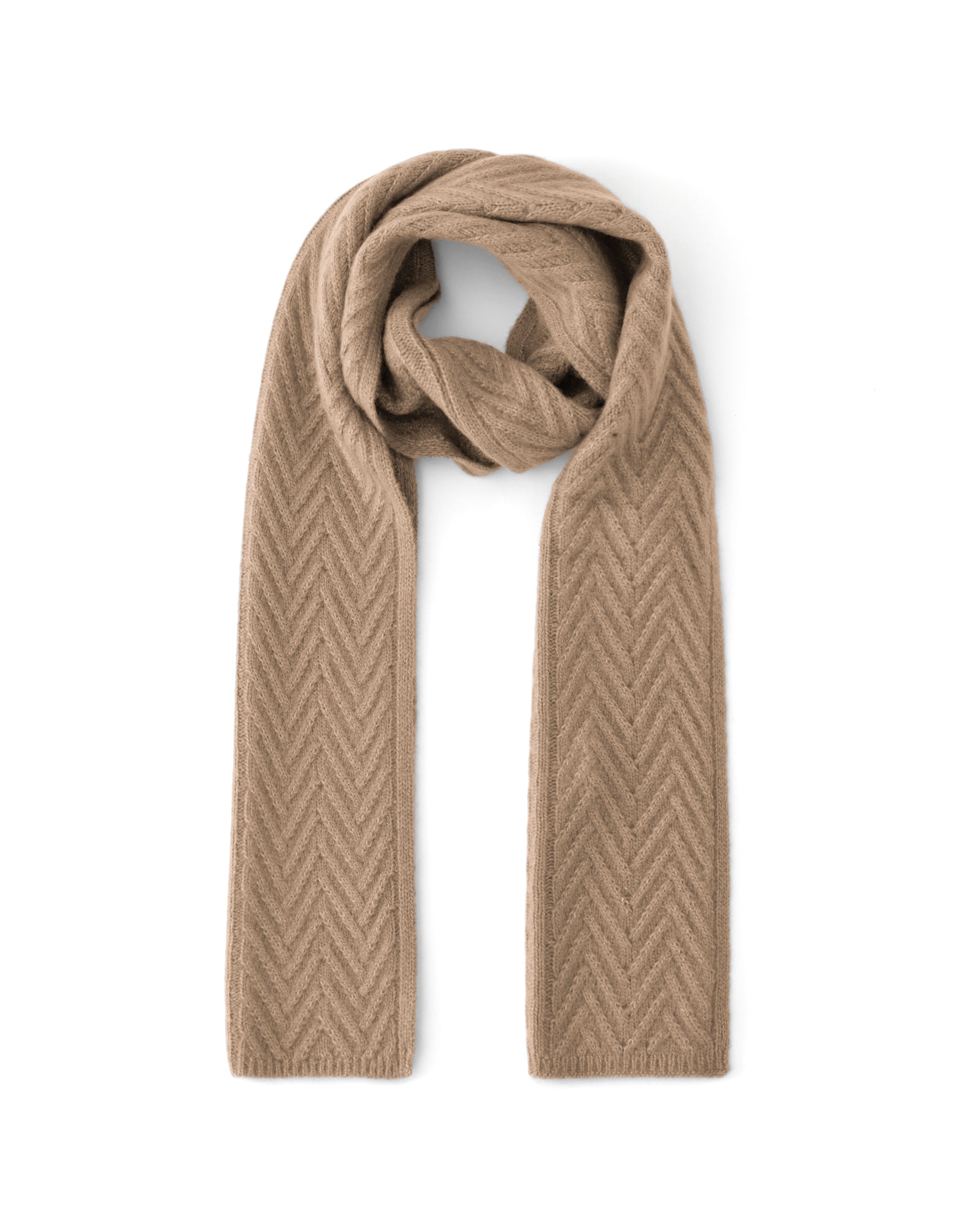 Damen Schal aus 75 % Kaschmir und 25 % Seide in Warm Sand – Schal mit Zopfmuster in mittelschwerer Strickqualität. Das zeitlose Design überzeugt durch seine markante Strickstruktur, die weiche Haptik und vielseitige Stylingmöglichkeiten.
