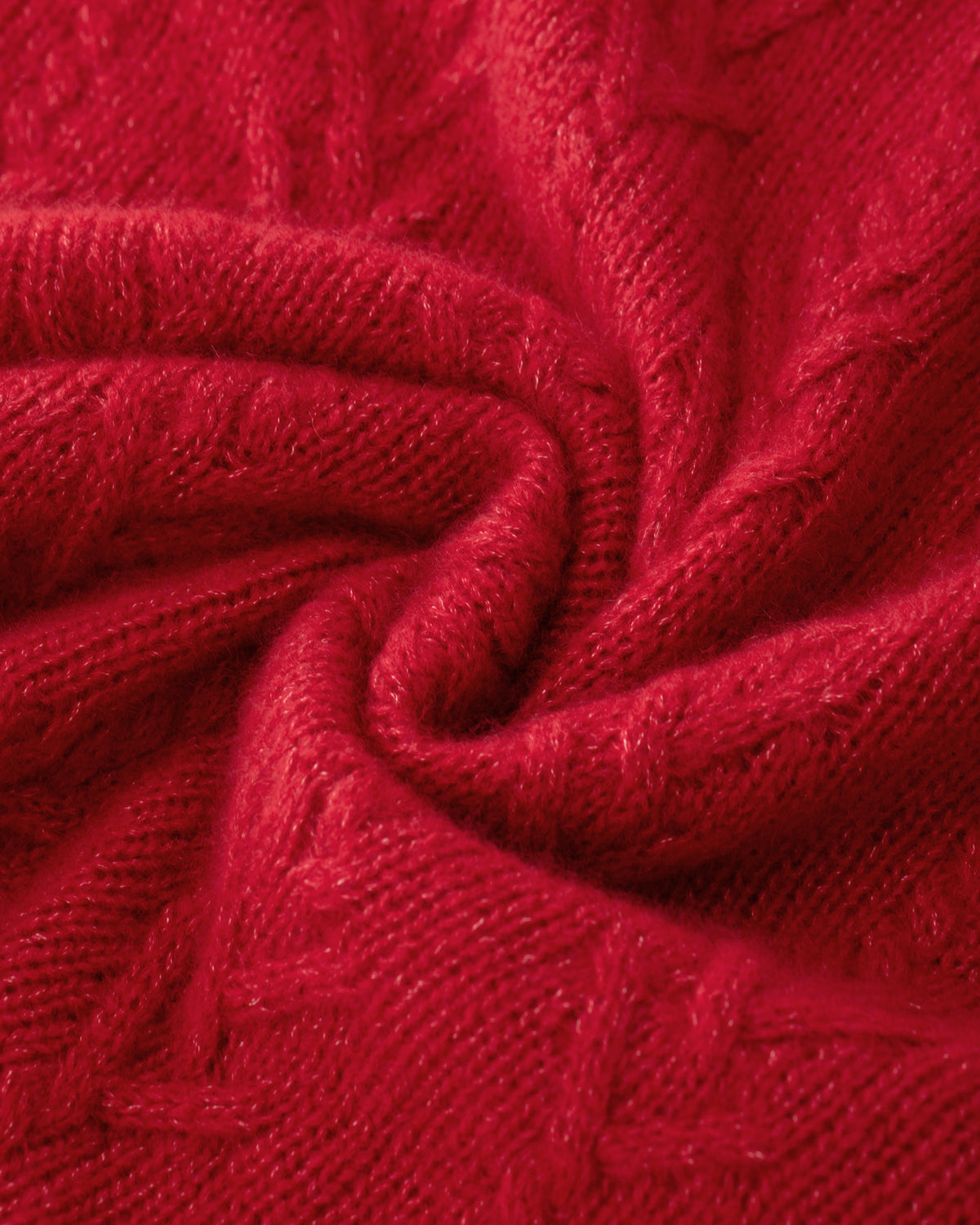 Damen Pullover aus 75 % Kaschmir und 25 % Seide in Royal Garnet – Pullover mit klassischem Zopfmuster in mittelschwerer Qualität und figurbetonter A-Linien-Silhouette. Der schmale, hohe Kragen mit Rollkante sowie die langen, ausgestellten Ärmel verleihen dem Modell eine feminine und elegante Ausstrahlung.