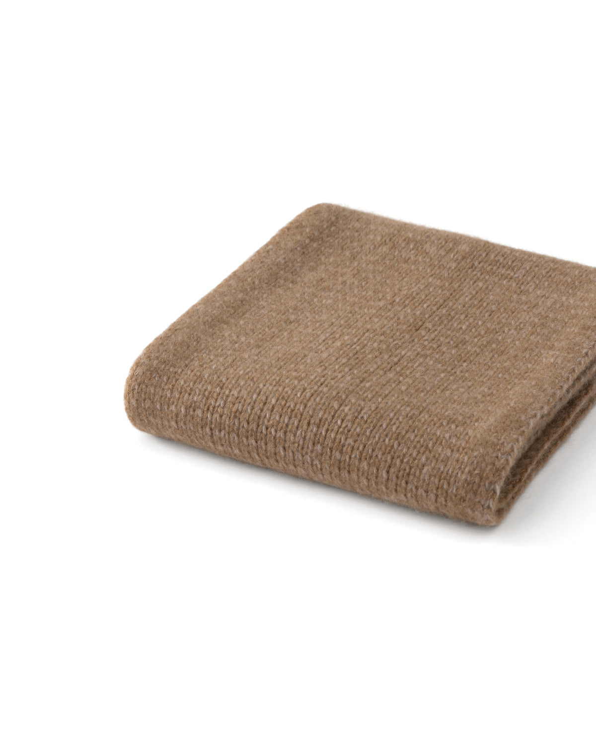 Schal aus 75% Kaschmir, 25% Seide in Cocoa Twine – Glatt gestrickter Schal mit Saumabschluss in Rippstruktur.