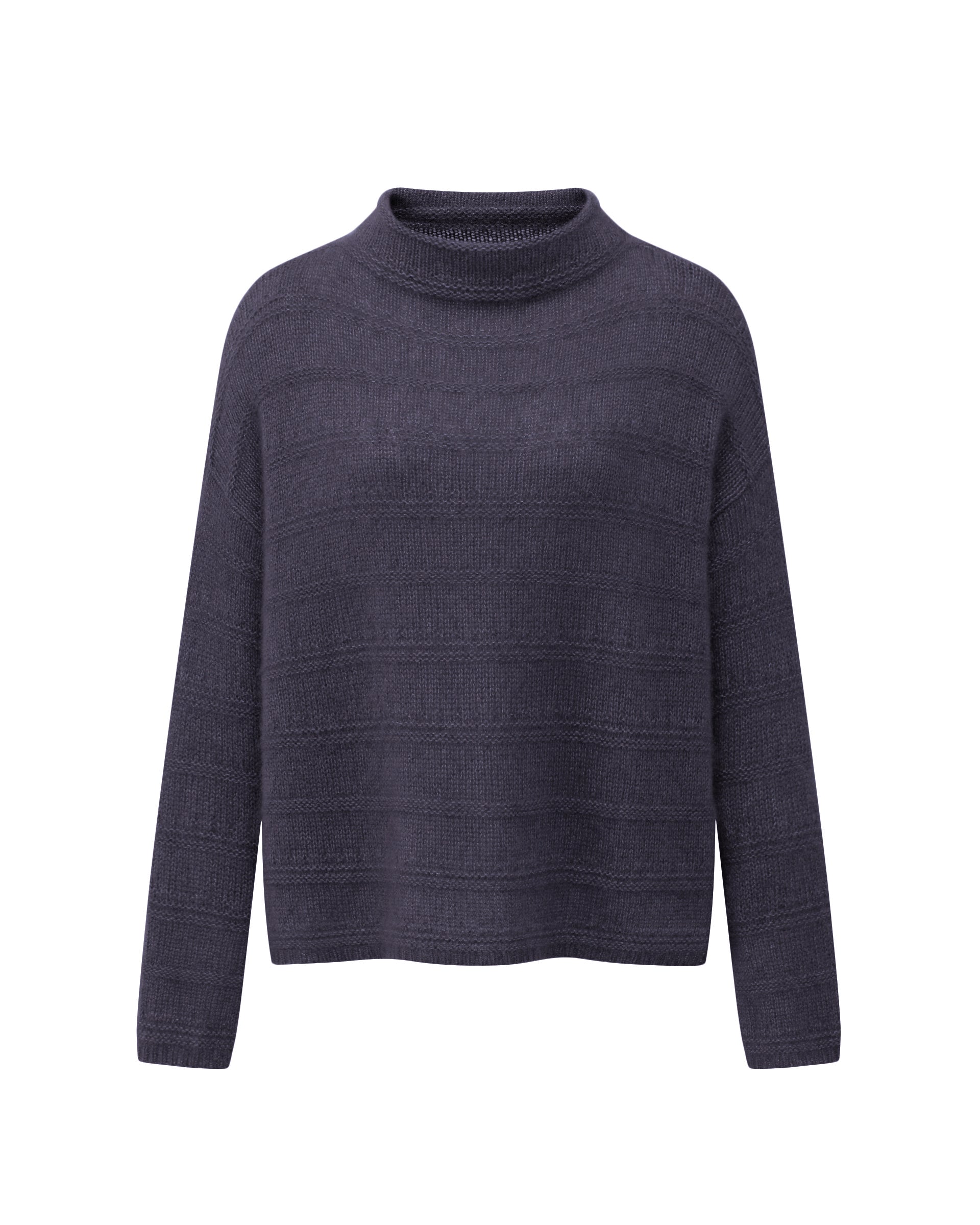 Damen Pullover aus 75 % Kaschmir und 25 % Seide in Graphite Grey – glatt und links gestrickter Pullover mit Streifenmuster in mittelschwerer Qualität und oversized Passform. Das Modell verfügt über einen Stehkragen, eine überschnittene Schulter sowie lange, schmale Ärmel und überzeugt mit einer modernen, entspannten Silhouette.
