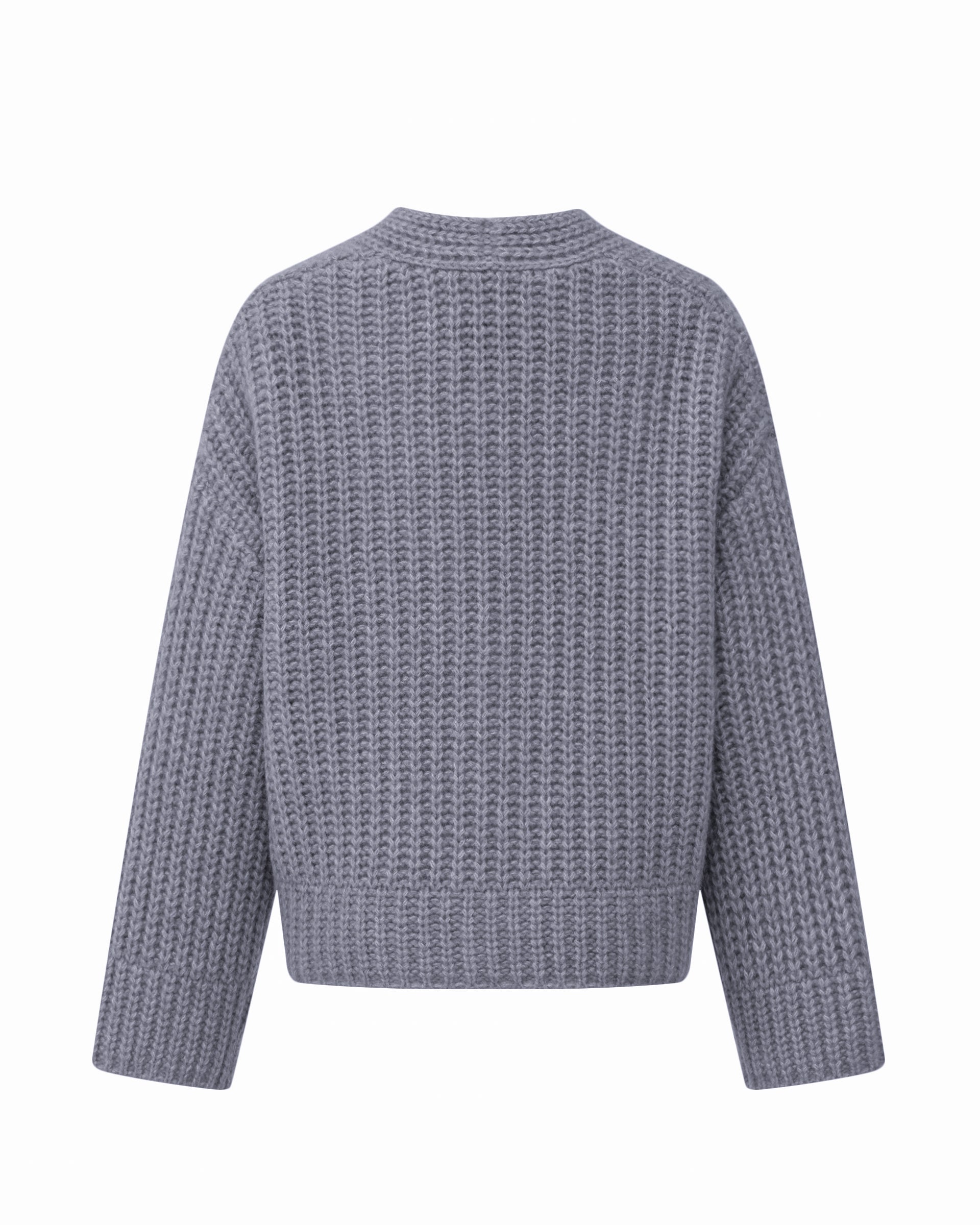 Damen Cardigan aus 75 % Kaschmir und 25 % Seide in Blue Mirage – im Halbpatent-Strickmuster gearbeiteter Cardigan in grober Strickqualität mit oversized Passform in kurzer, weiter Silhouette. Das Modell verfügt über eine überschnittene Schulter, lange, weite Ärmel sowie einen einzelnen Knopf aus waschbarem Leder als Verschlussdetail.
