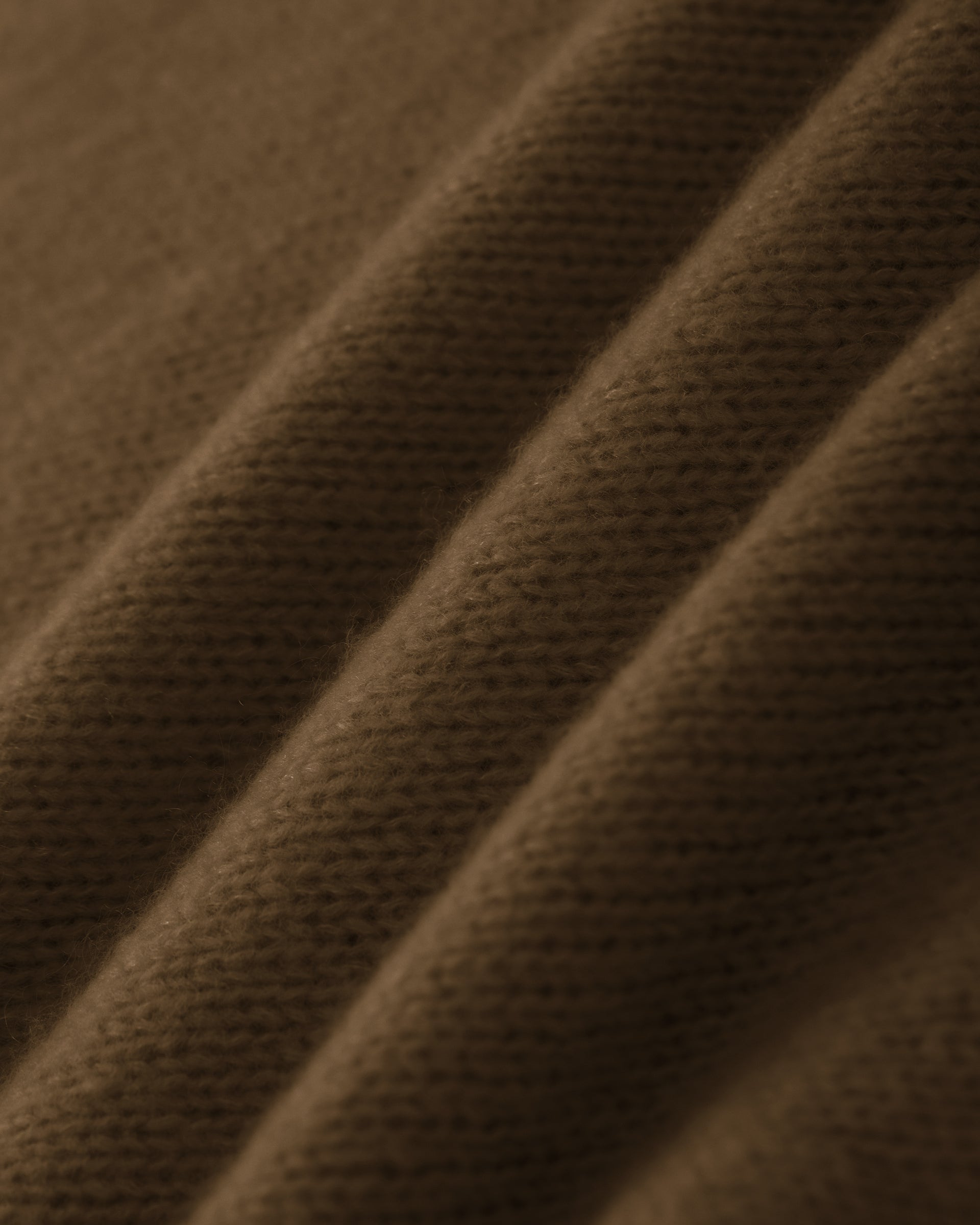 Damen Pullover in tapenade (grün) aus Kaschmir-Seide – mittelschwerer Strick mit kurzer, breiter Passform, Rundhalsausschnitt und relaxten Ärmeln