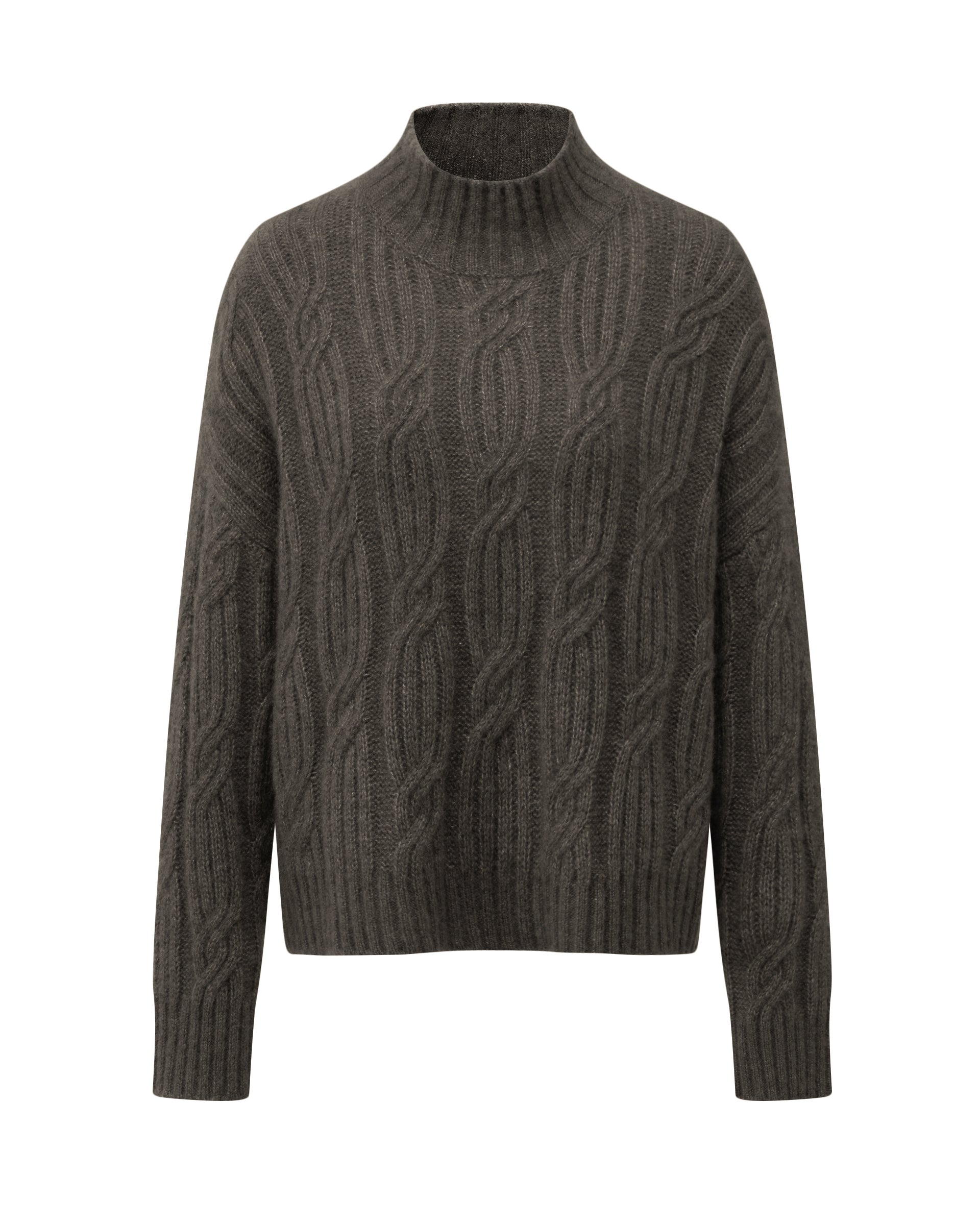 Damen Pullover aus 75 % Kaschmir und 25 % Seide in Black Forest – Pullover mit Zopfmuster in mittelschwerer Strickqualität und lockerer Passform, Rundhalsausschnitt mit hohem Stehkragen in Rippstruktur, überschnittener Schulterform sowie langen, relaxten Ärmeln. Ärmelbündchen und Saum sind in Rippstruktur gearbeitet und verleihen dem Modell einen markanten, zeitlosen Look.
