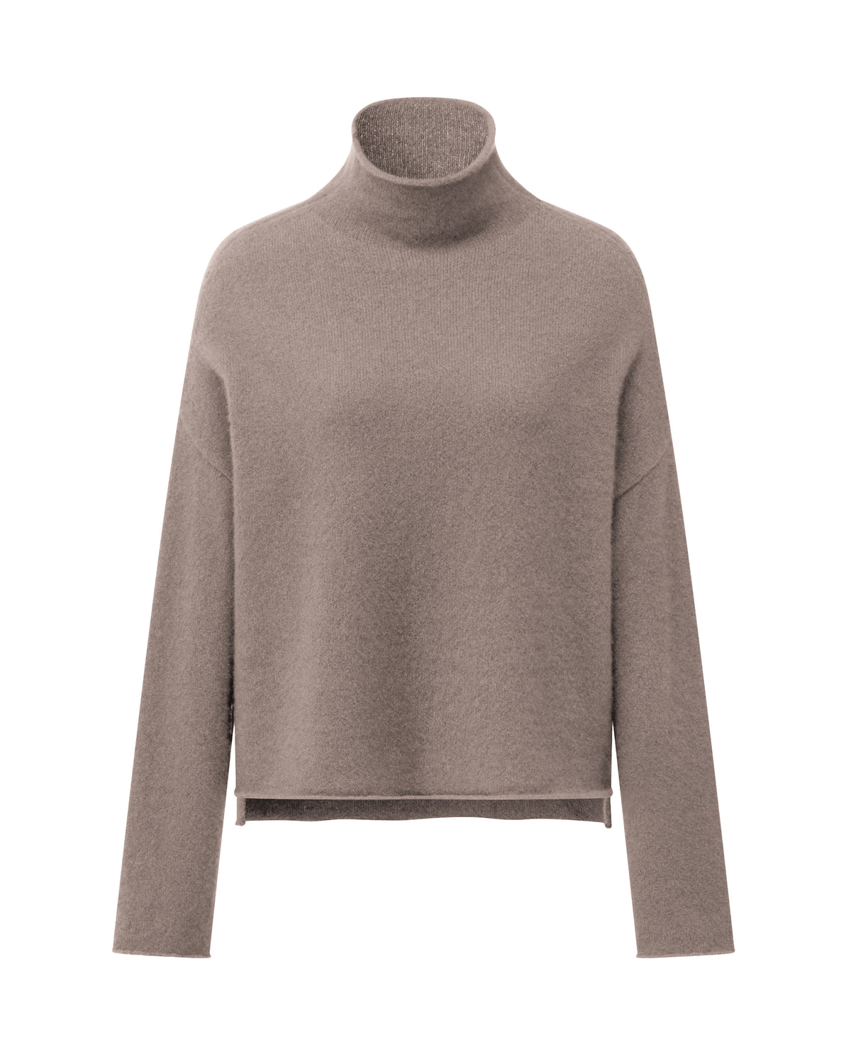 Damen Pullover aus 80 % Kaschmir, 18 % Polyamid und 2 % Elastan in Natural Twine – glatt gestrickter Pullover in mittelschwerer Qualität mit gefilzter, besonders elastischer Oberfläche und oversized Passform. Das Modell verfügt über einen Stehkragen, eine überschnittene Schulterform sowie lange, relaxte Ärmel. Das verlängerte Rückenteil mit Seitenschlitzen verleiht dem Pullover eine moderne, lässige Silhouette.

