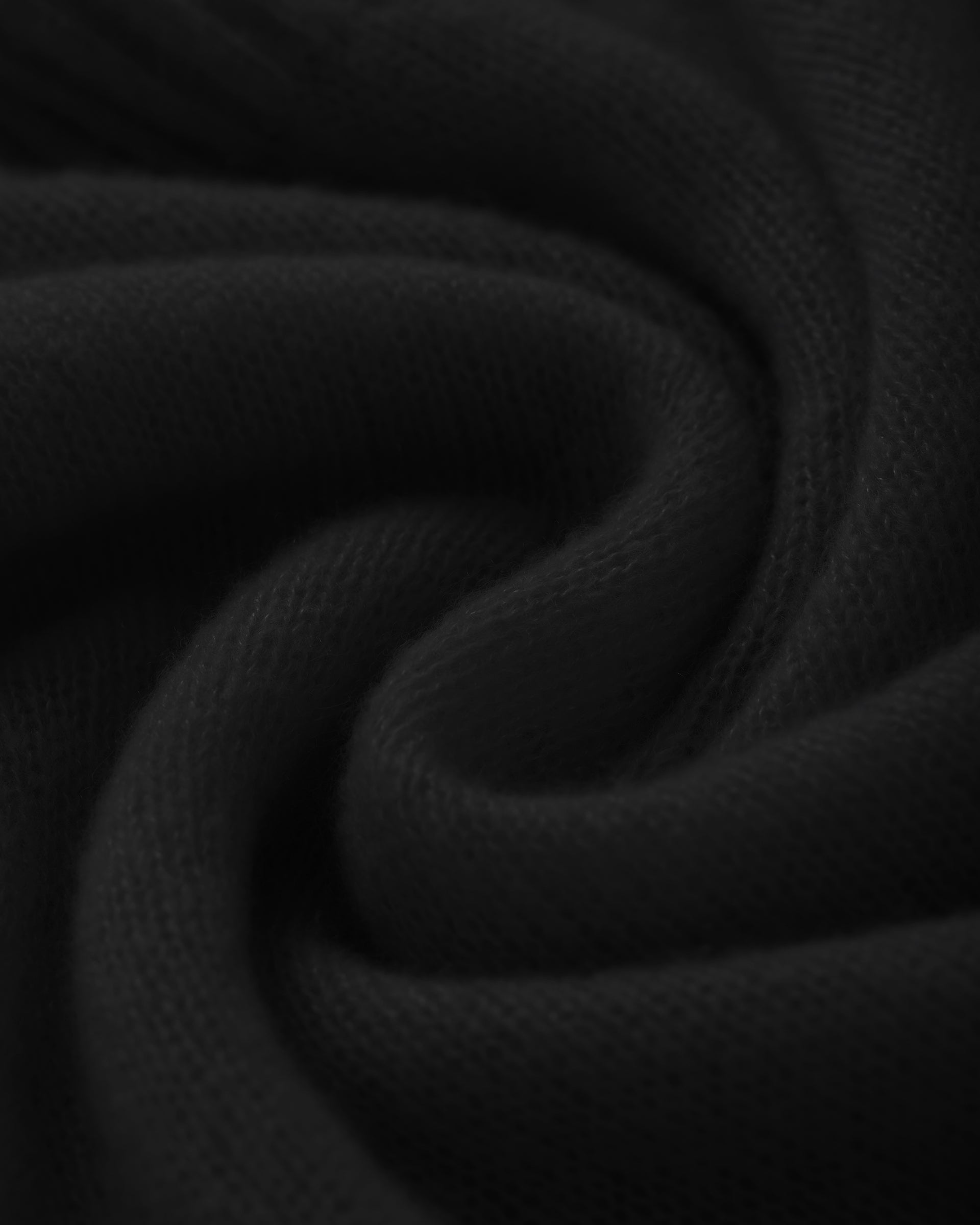 Damen Pullover in Black (schwarz) aus Kaschmir-Seide – leichter, glatt gestrickter Rundhalspullover mit relaxter Passform und überschnittener Schulter