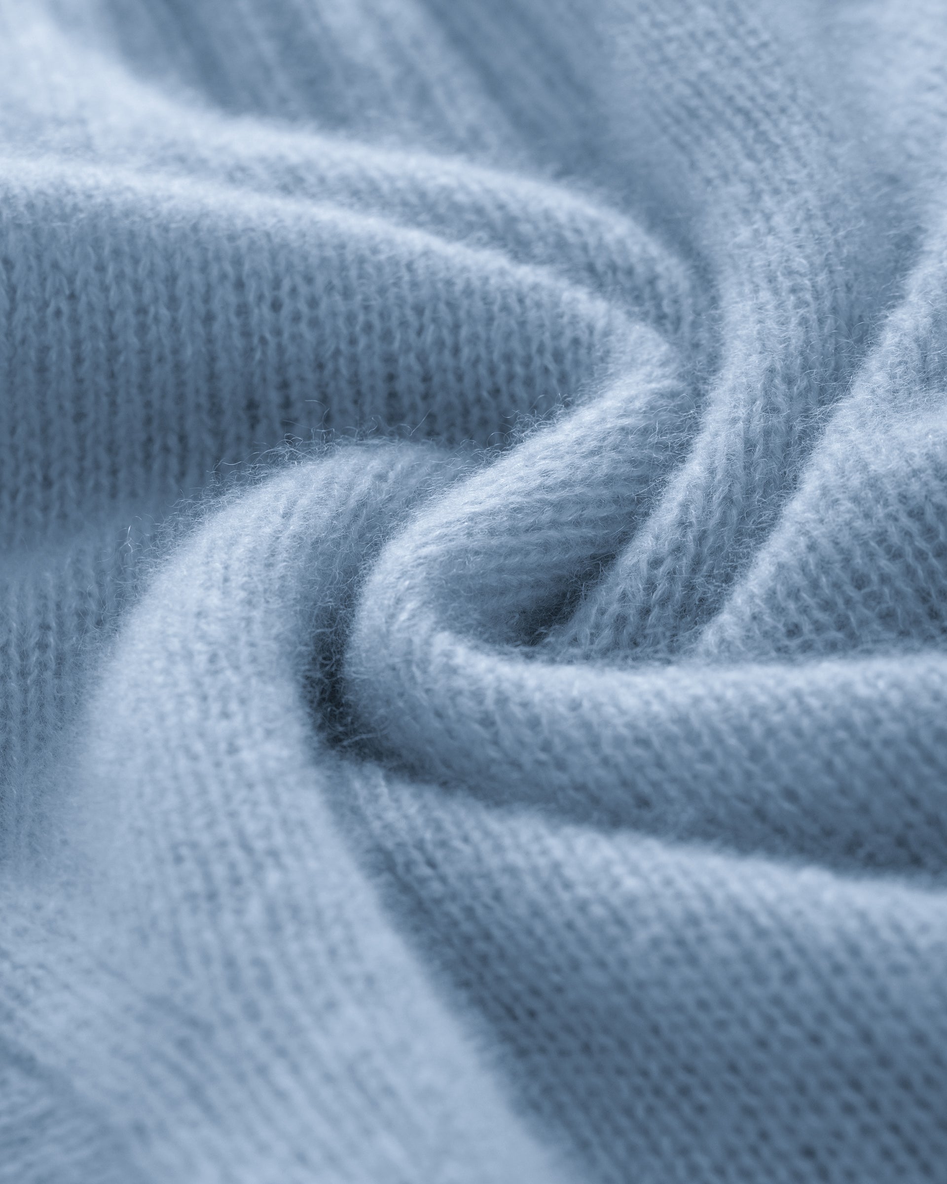 Damen Cardigan in Sky Blue (hellblau) aus Kaschmir-Seide – mittelschwerer, glatt gestrickter Cardigan mit Knopfleiste und relaxter Passform