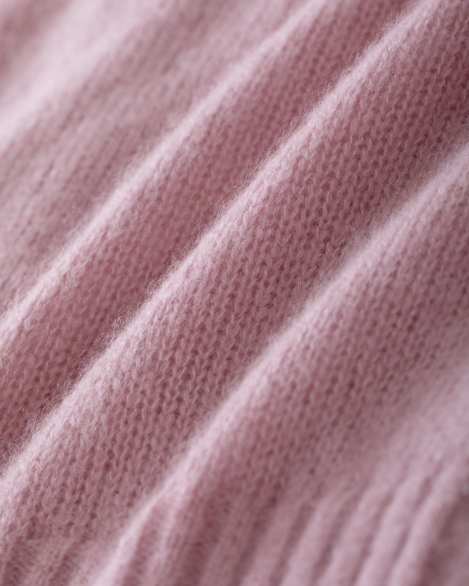 Damen Cardigan in Light Raspberry (rosa) aus Kaschmir-Seide – mittelschwerer, glatt gestrickter Cardigan mit Knopfleiste und relaxter Passform